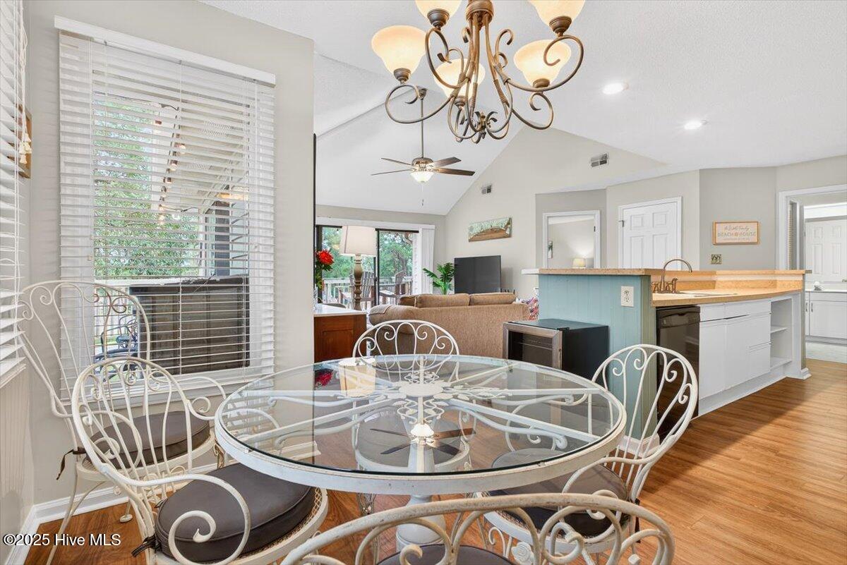 100545119 | Photo 13