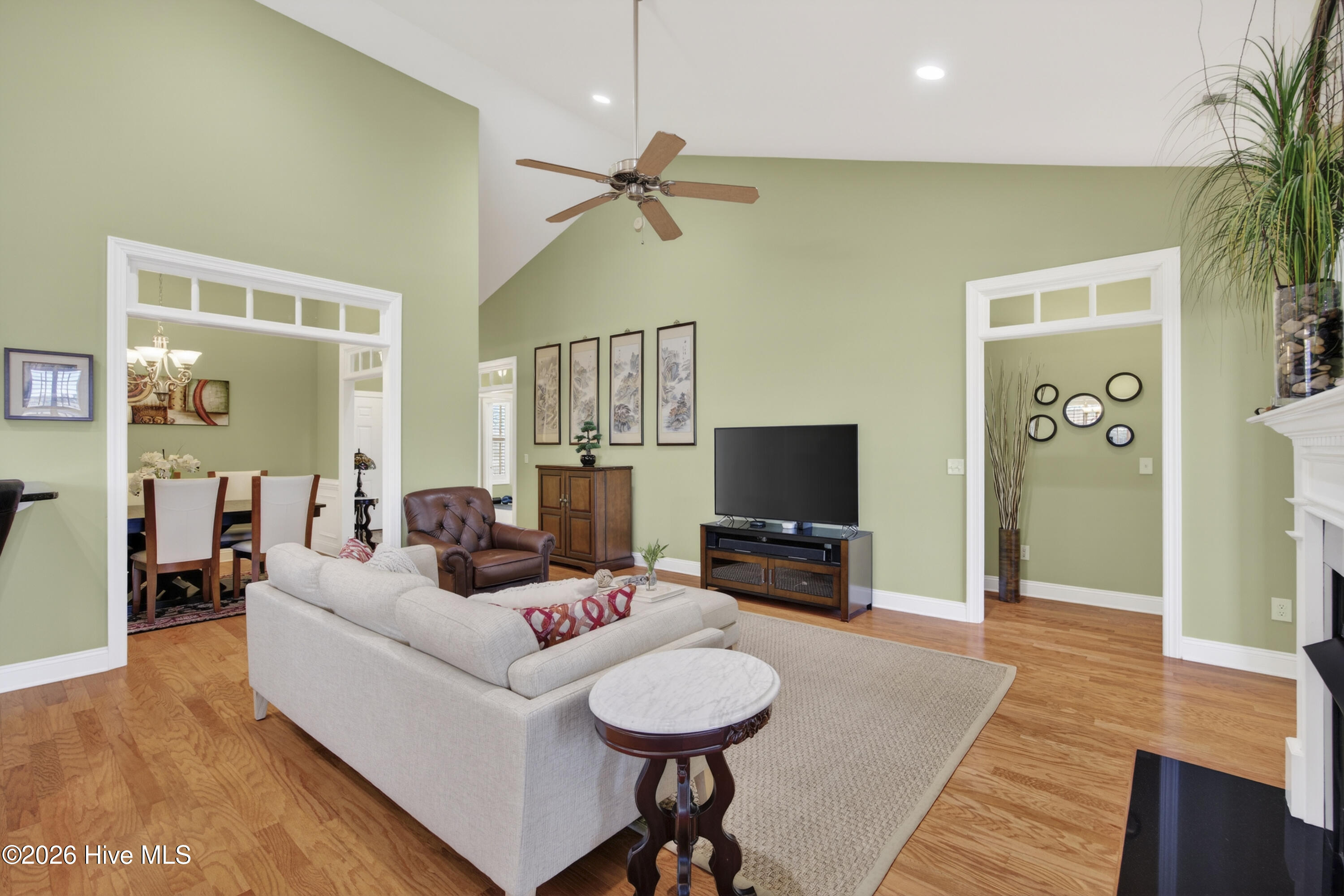 100550838 | Photo 11