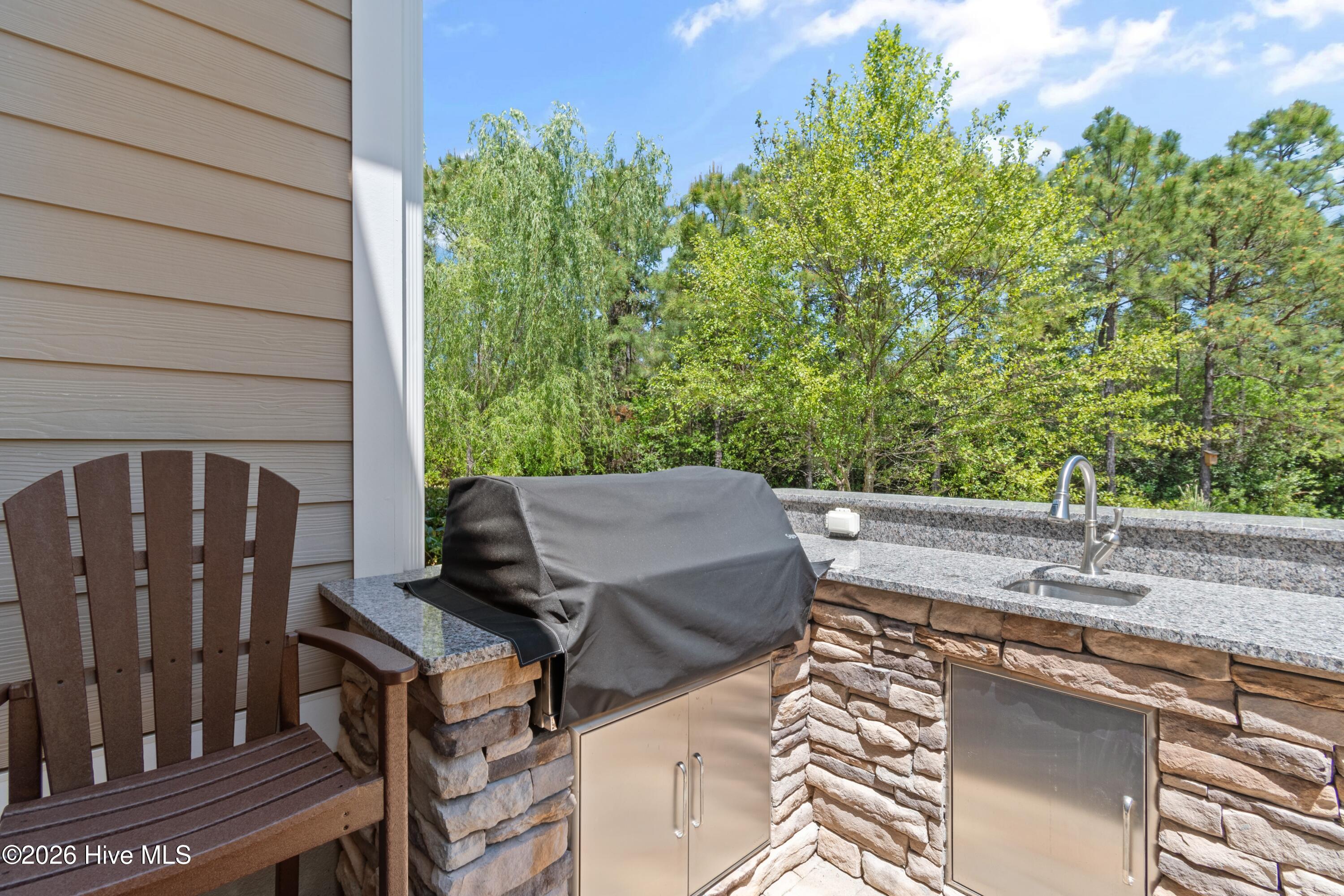 100568990 | Photo 64