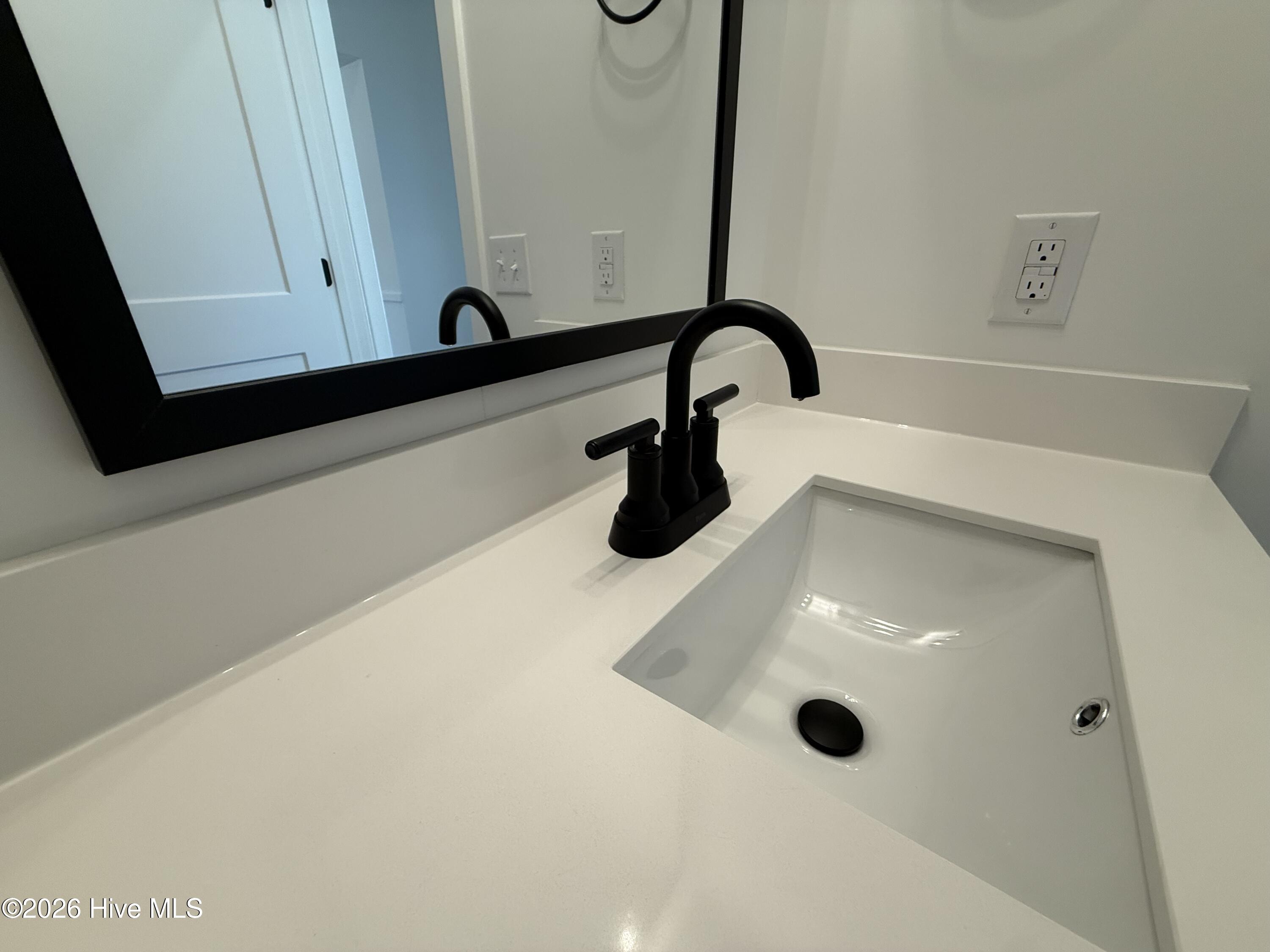 100546686 | Photo 58