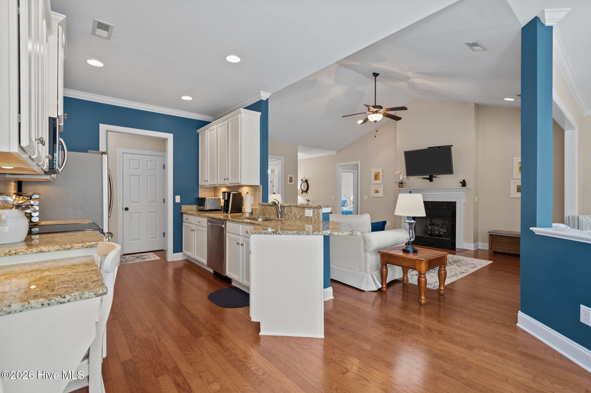 100568496 | Photo 13