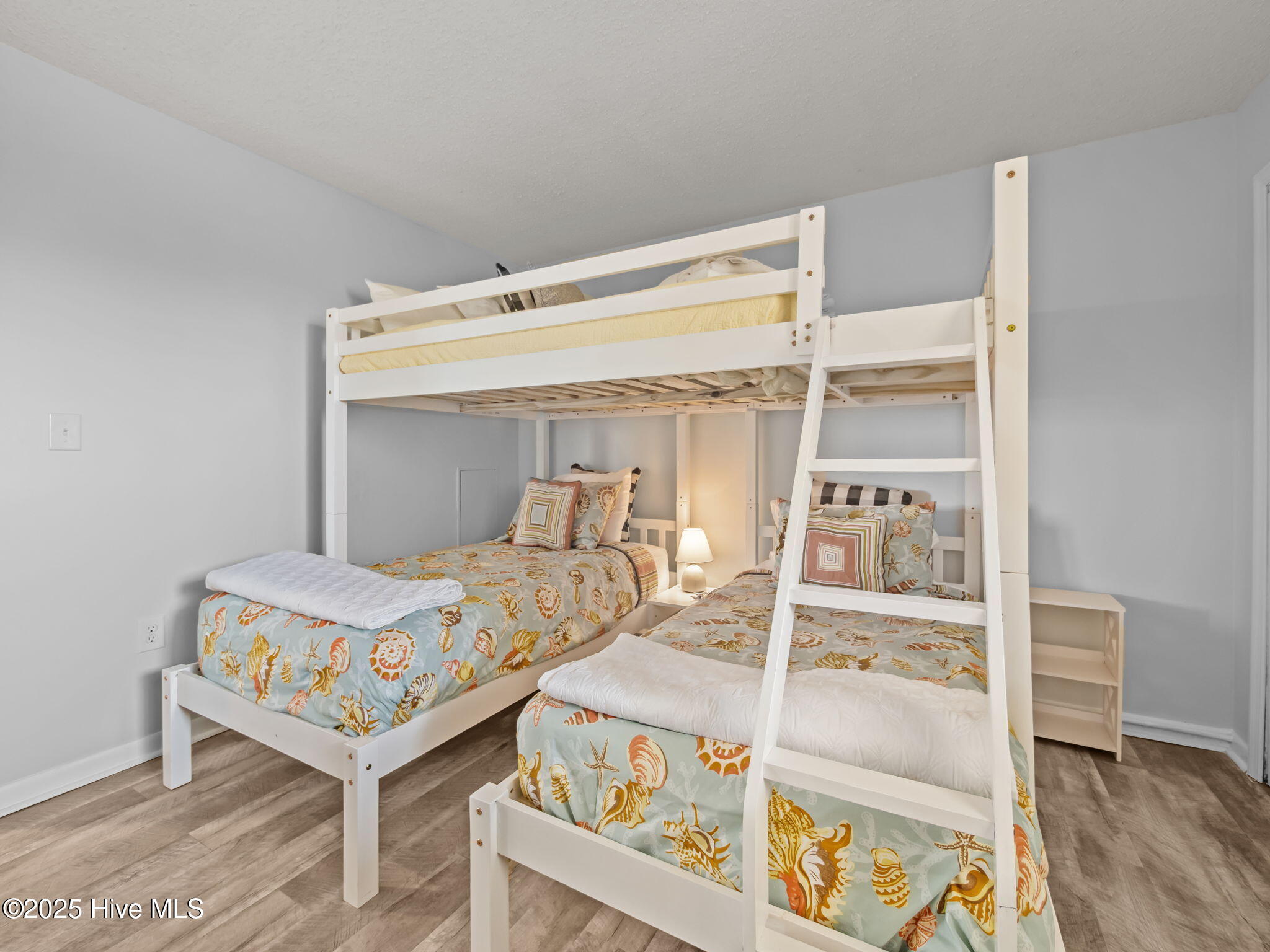 100520425 | Photo 37