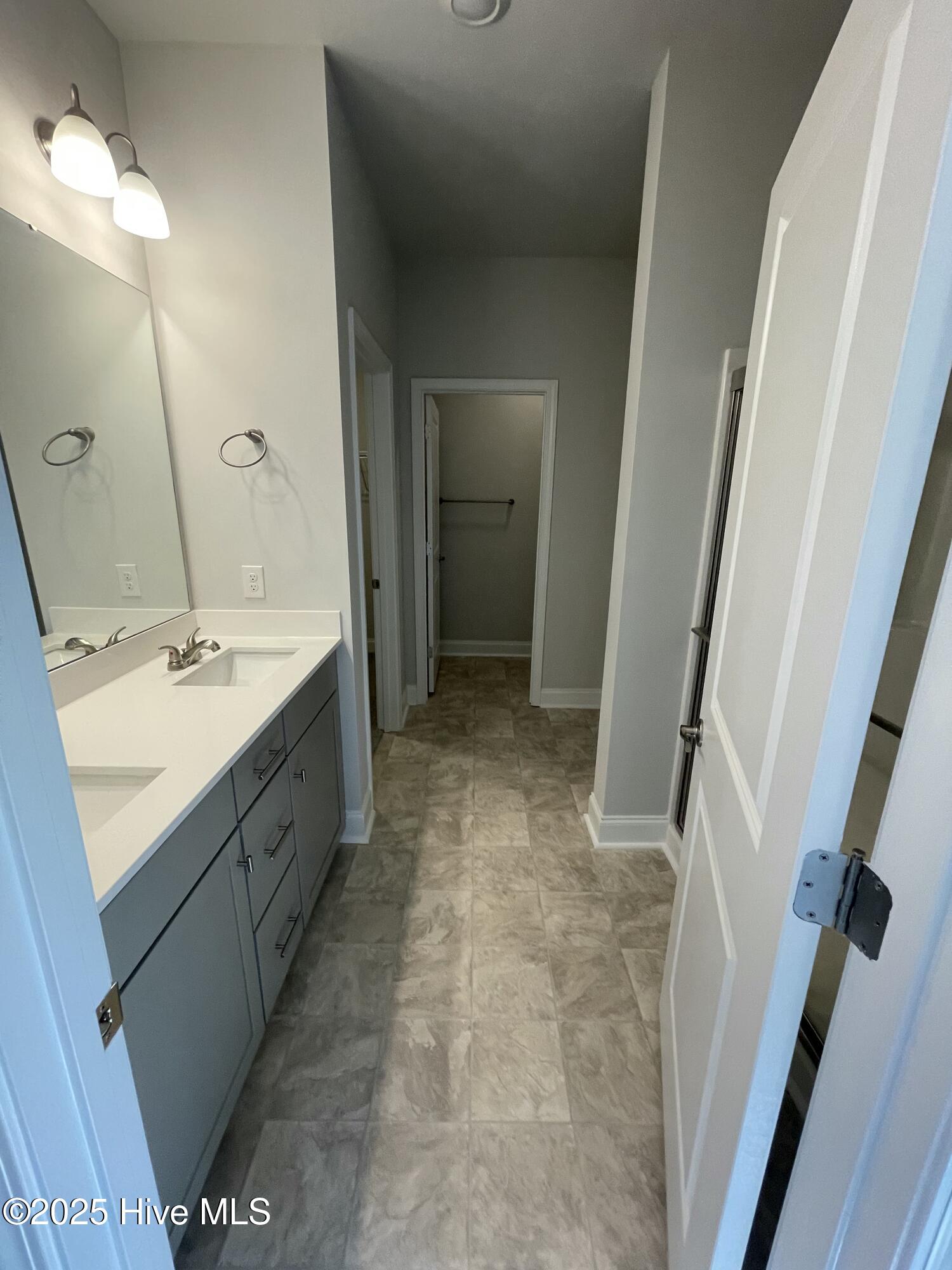 100522611 | Photo 46