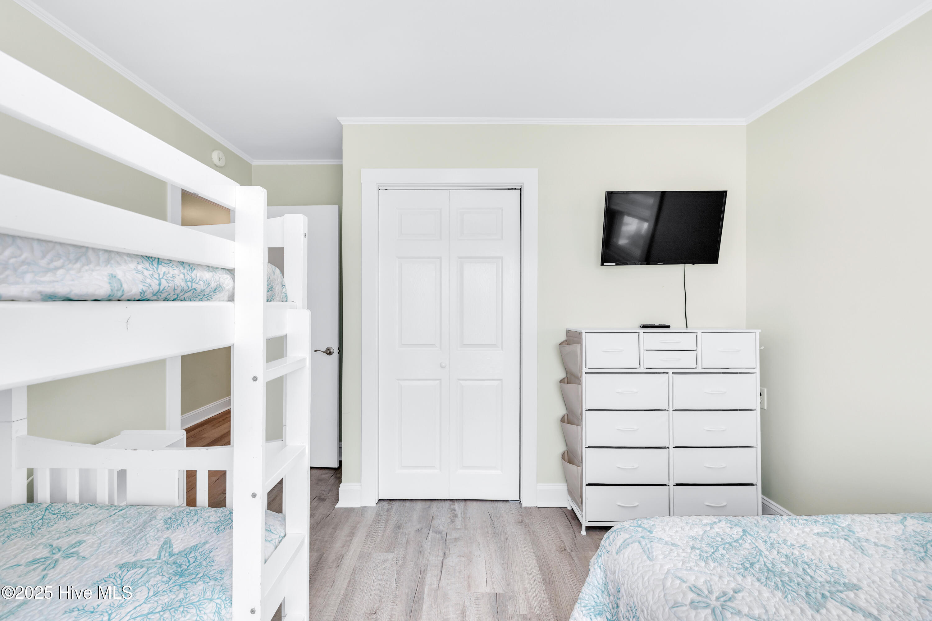 100550005 | Photo 25