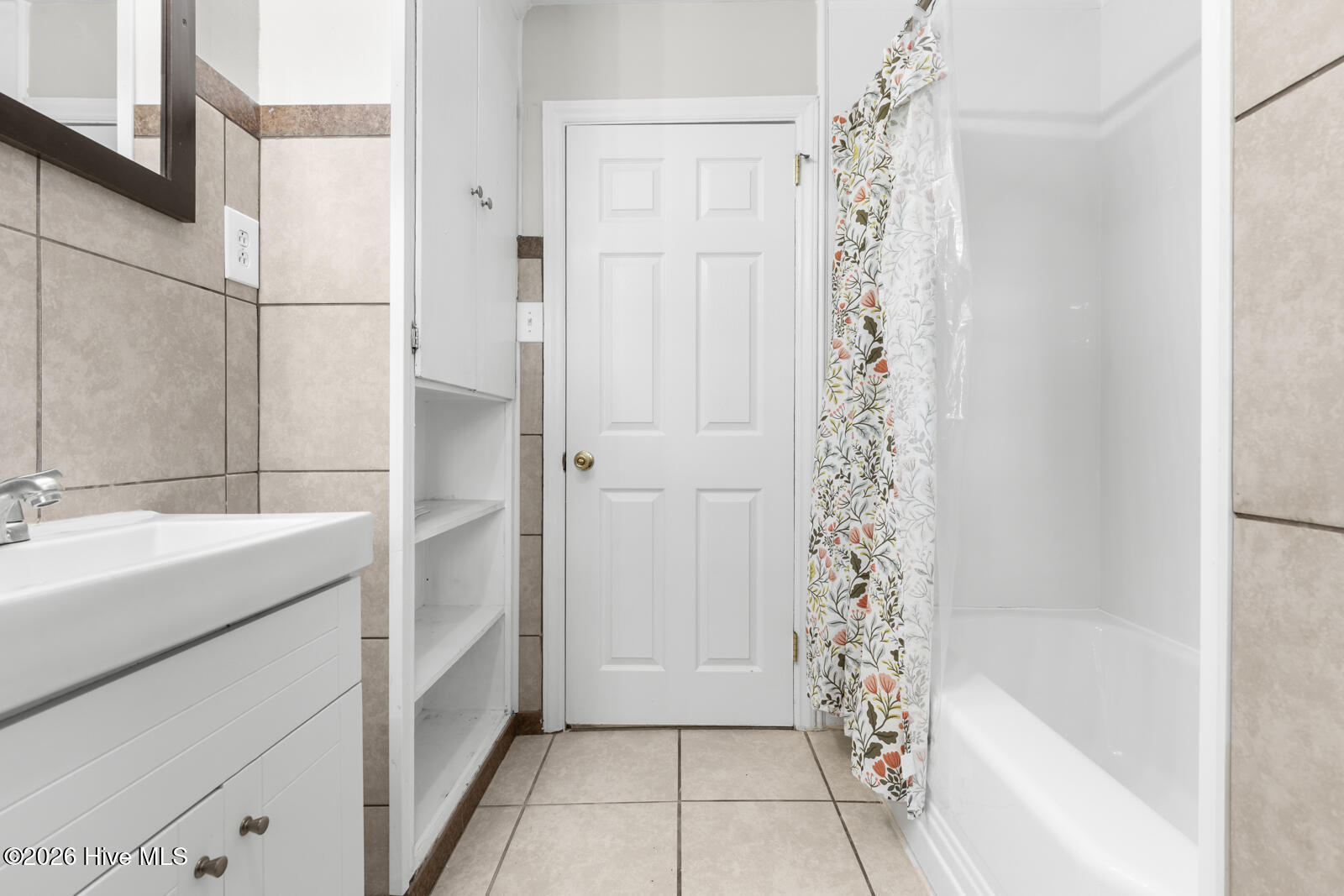 100569142 | Photo 12