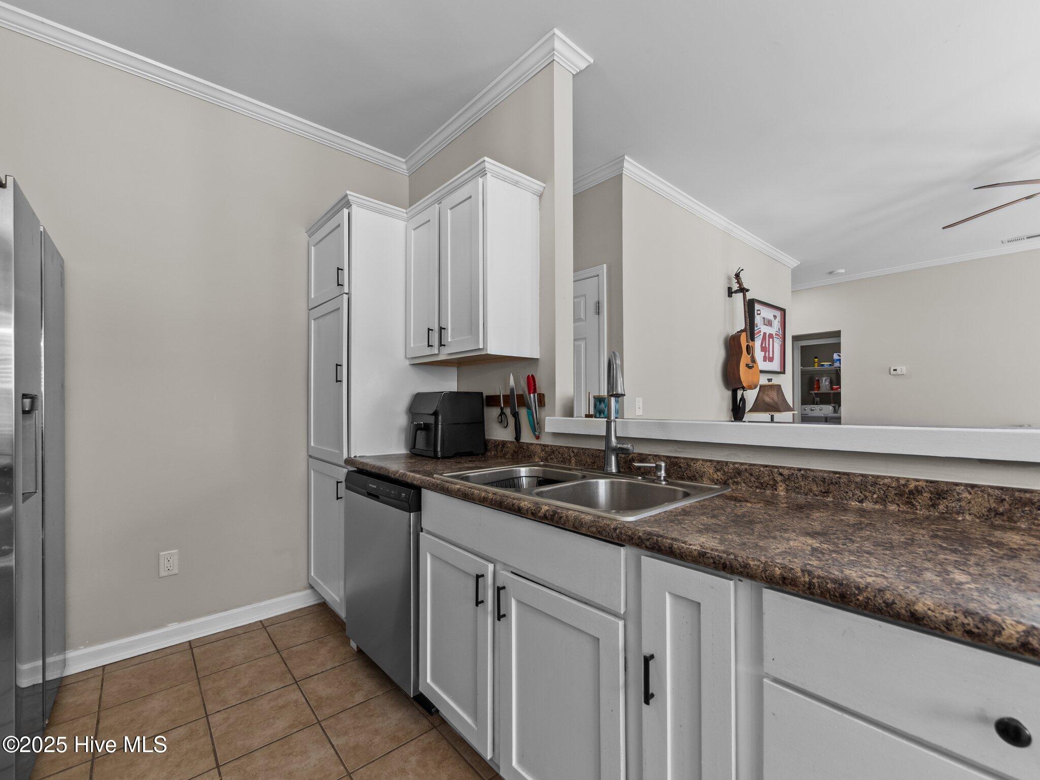 100561630 | Photo 25