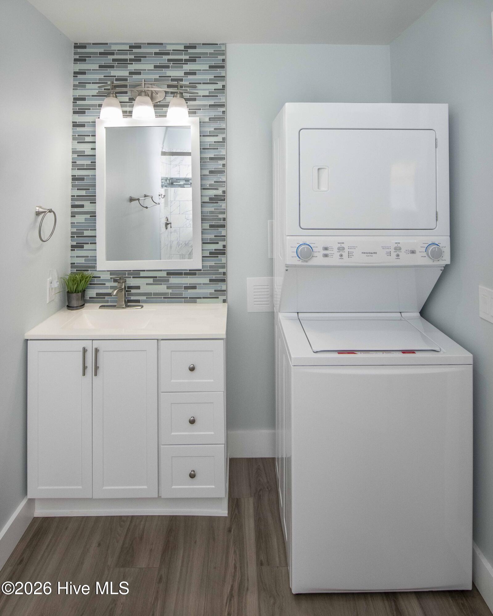 100563041 | Photo 42