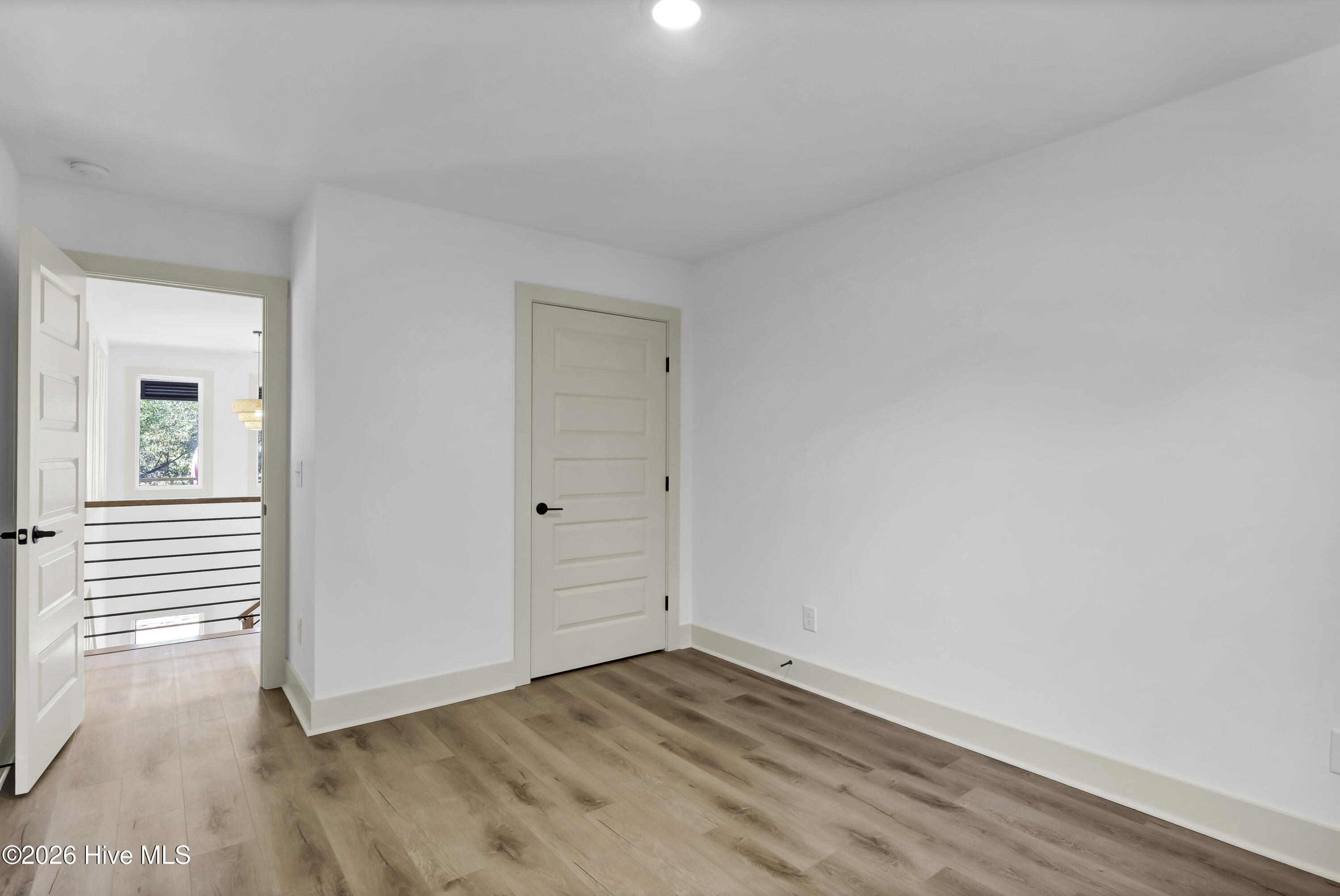 100567308 | Photo 23