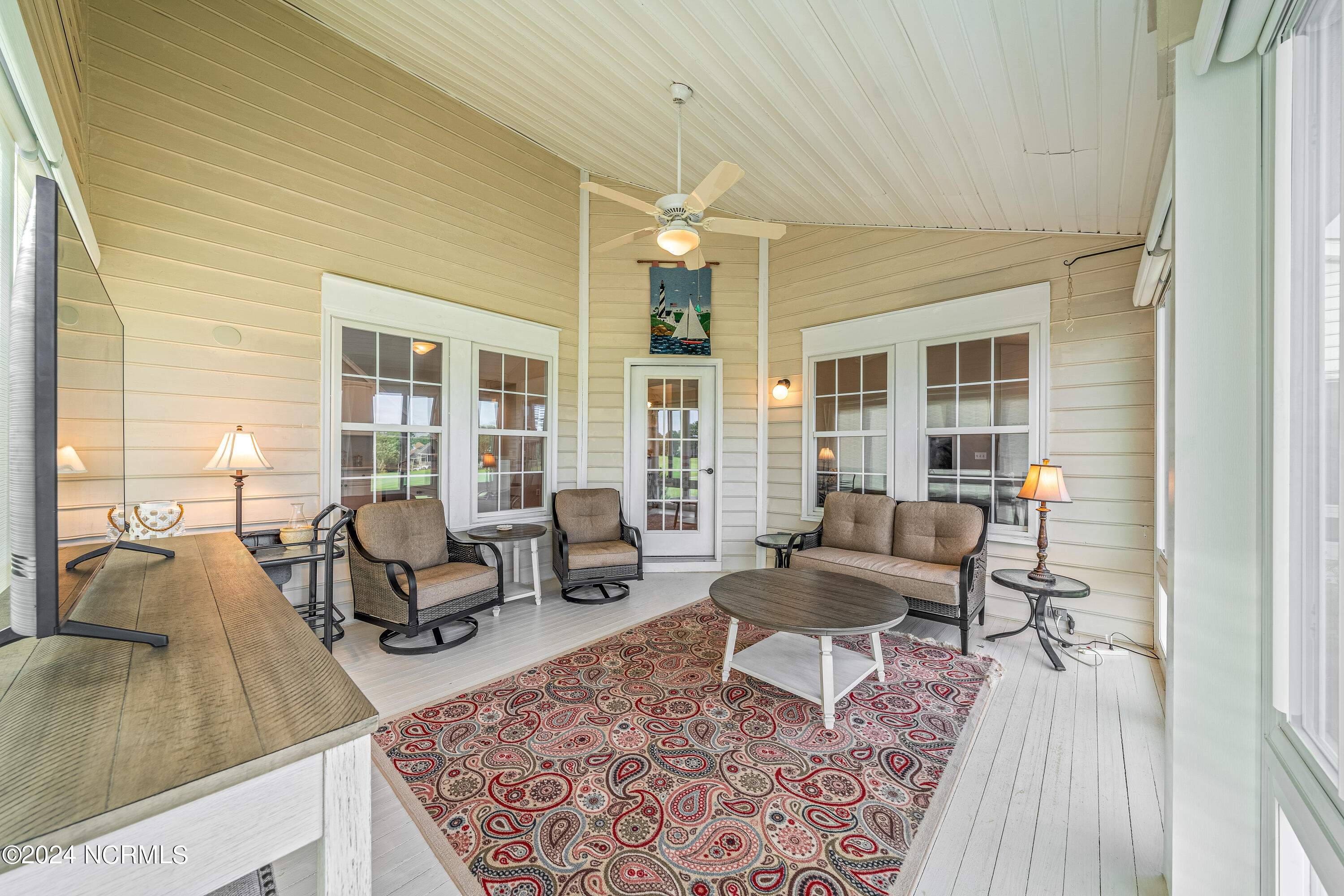 100568479 | Photo 11