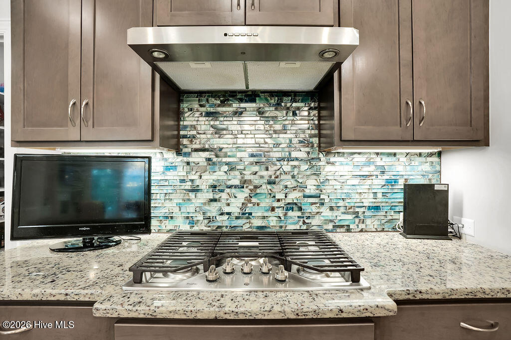 100558755 | Photo 11