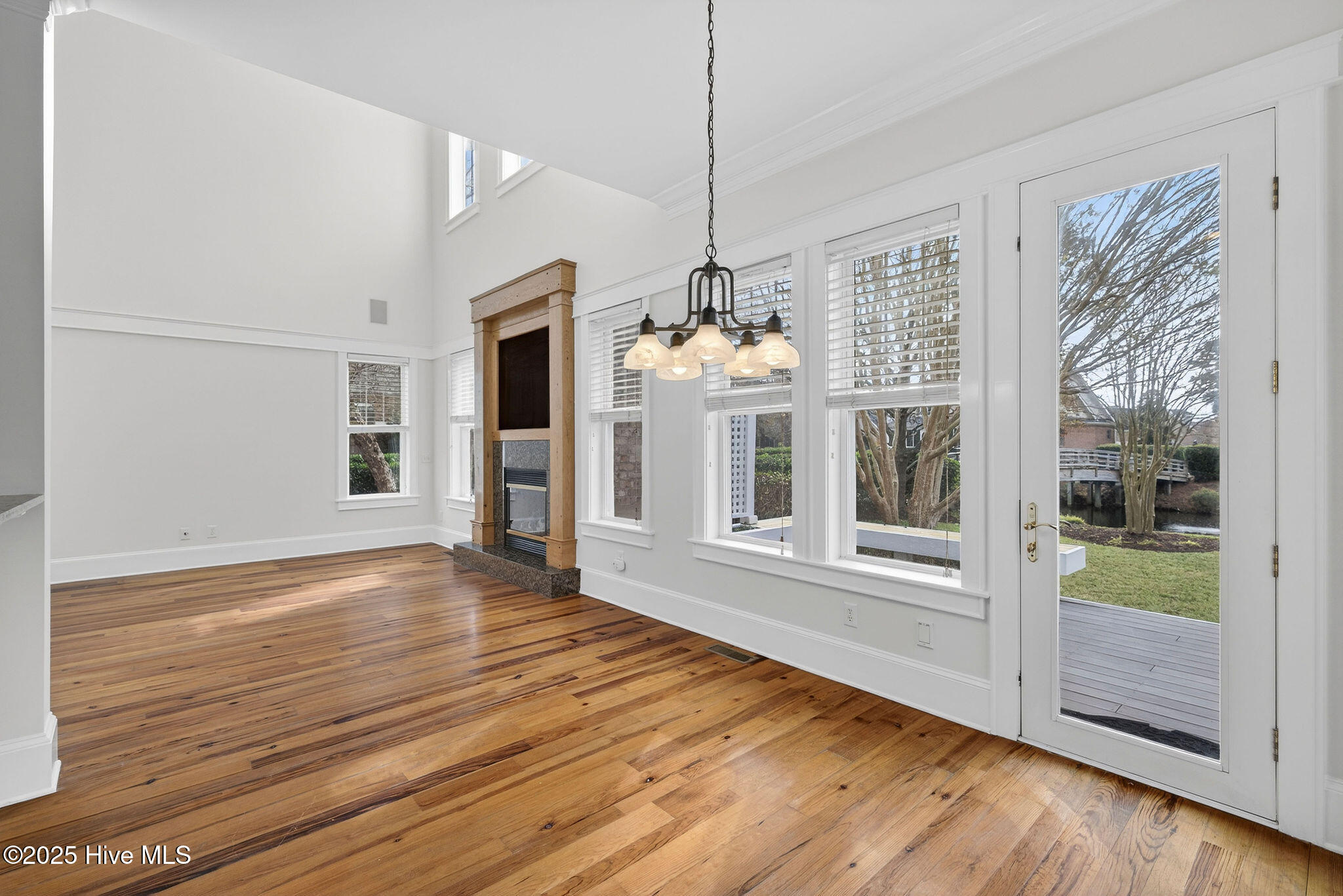 100545451 | Photo 19