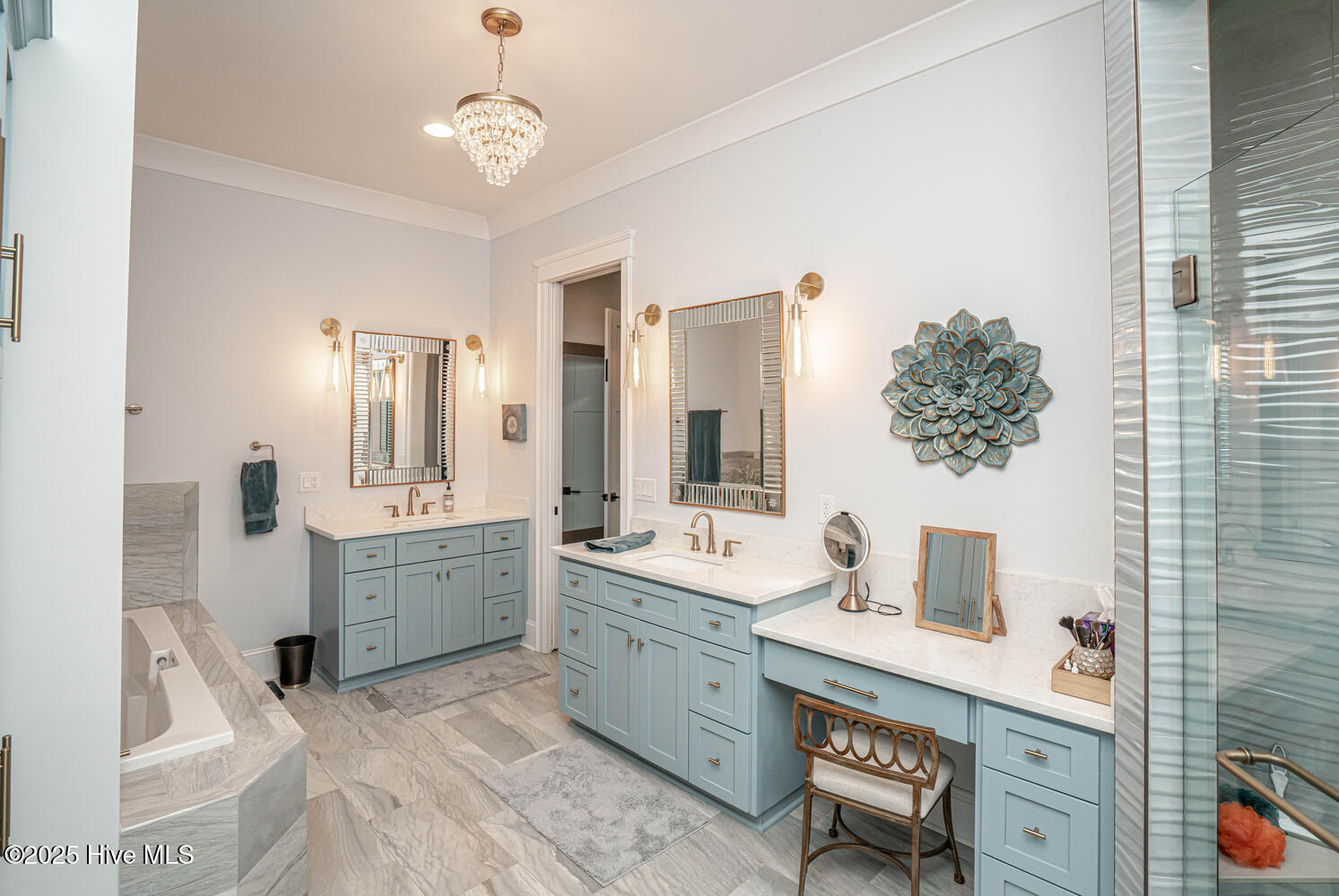 100547698 | Photo 30