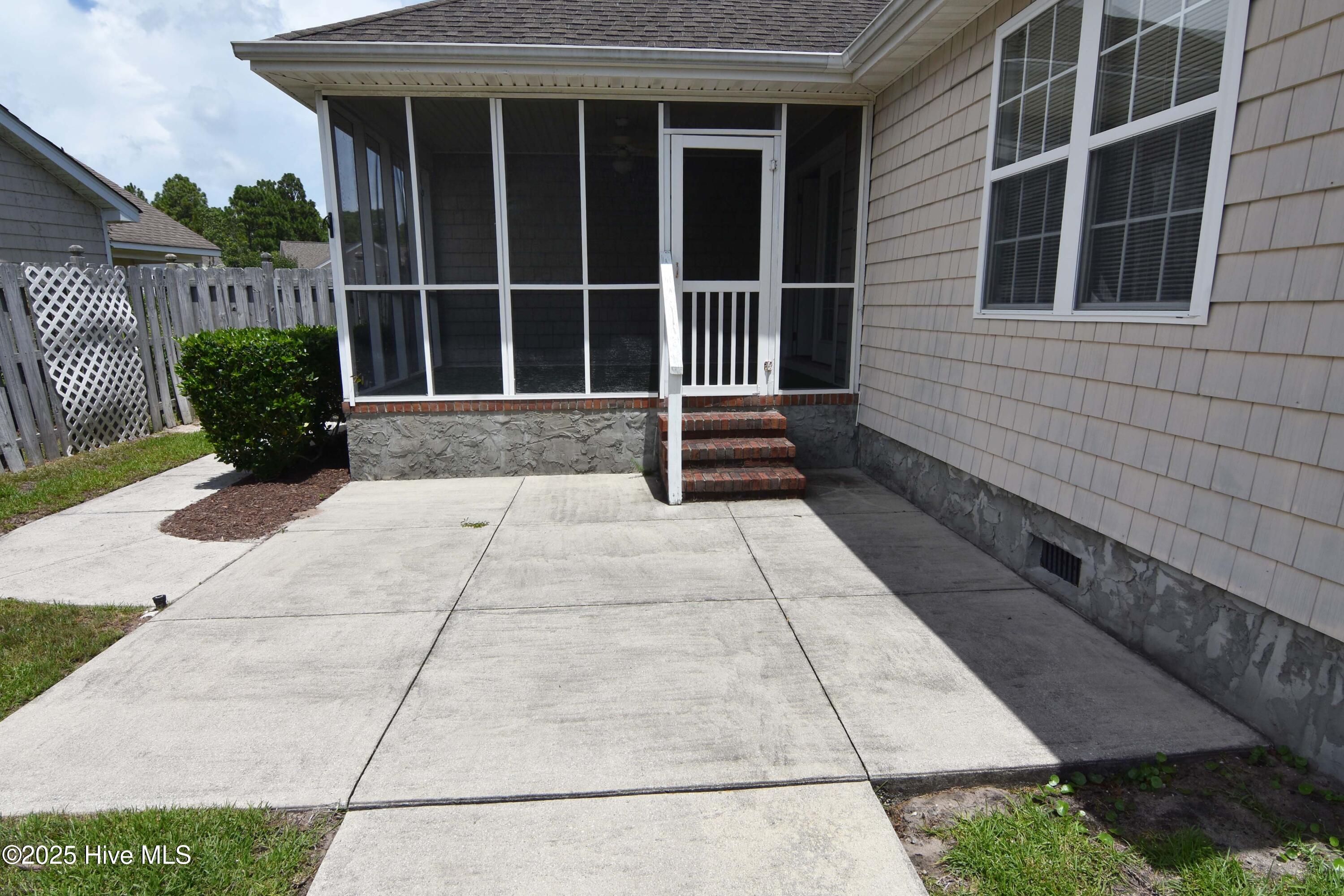 100521644 | Photo 19