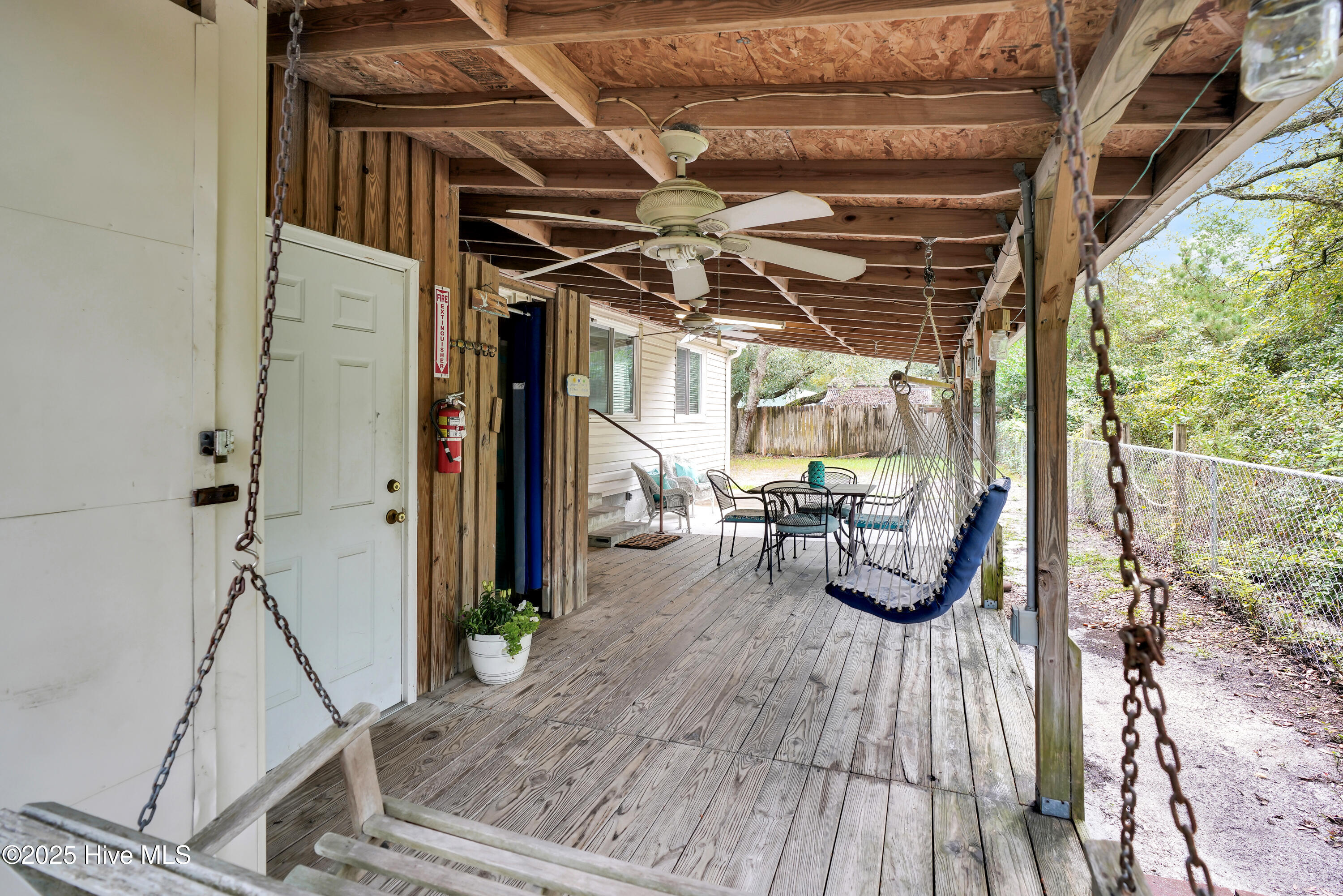 100556087 | Photo 24