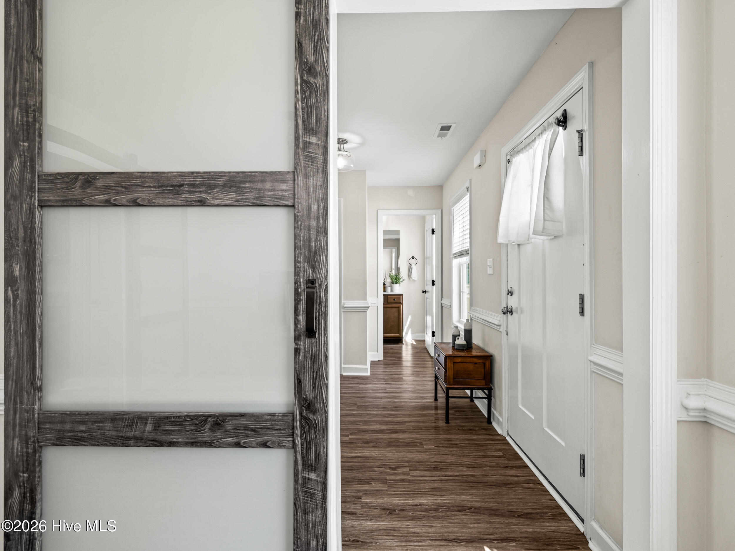 100565211 | Photo 30