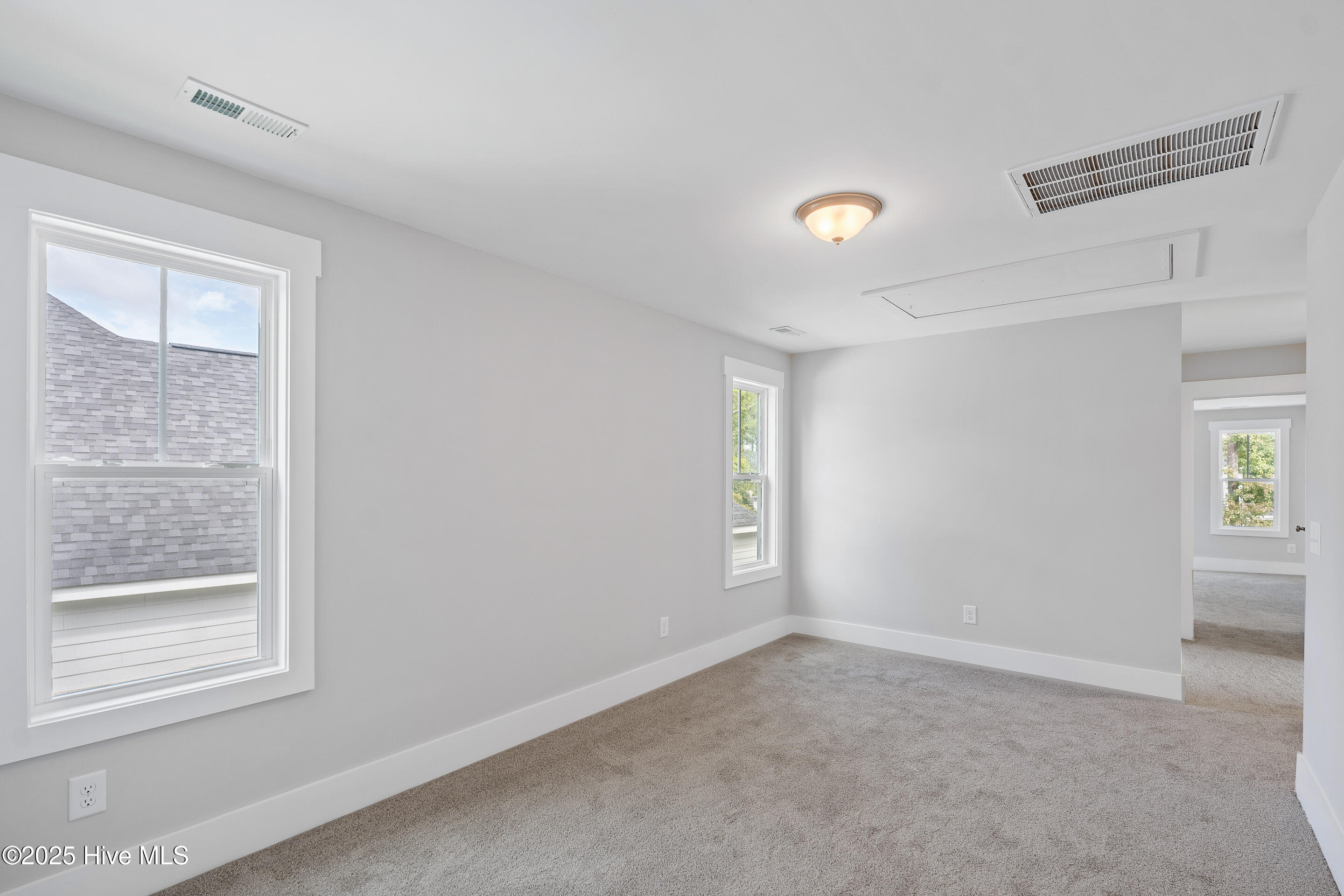 100506457 | Photo 44