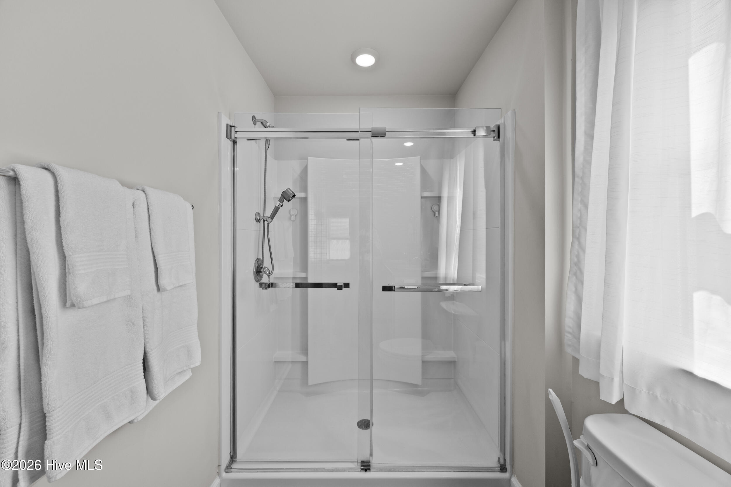 100562687 | Photo 35