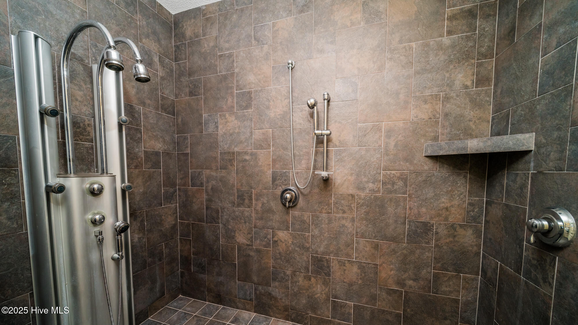 100516325 | Photo 21