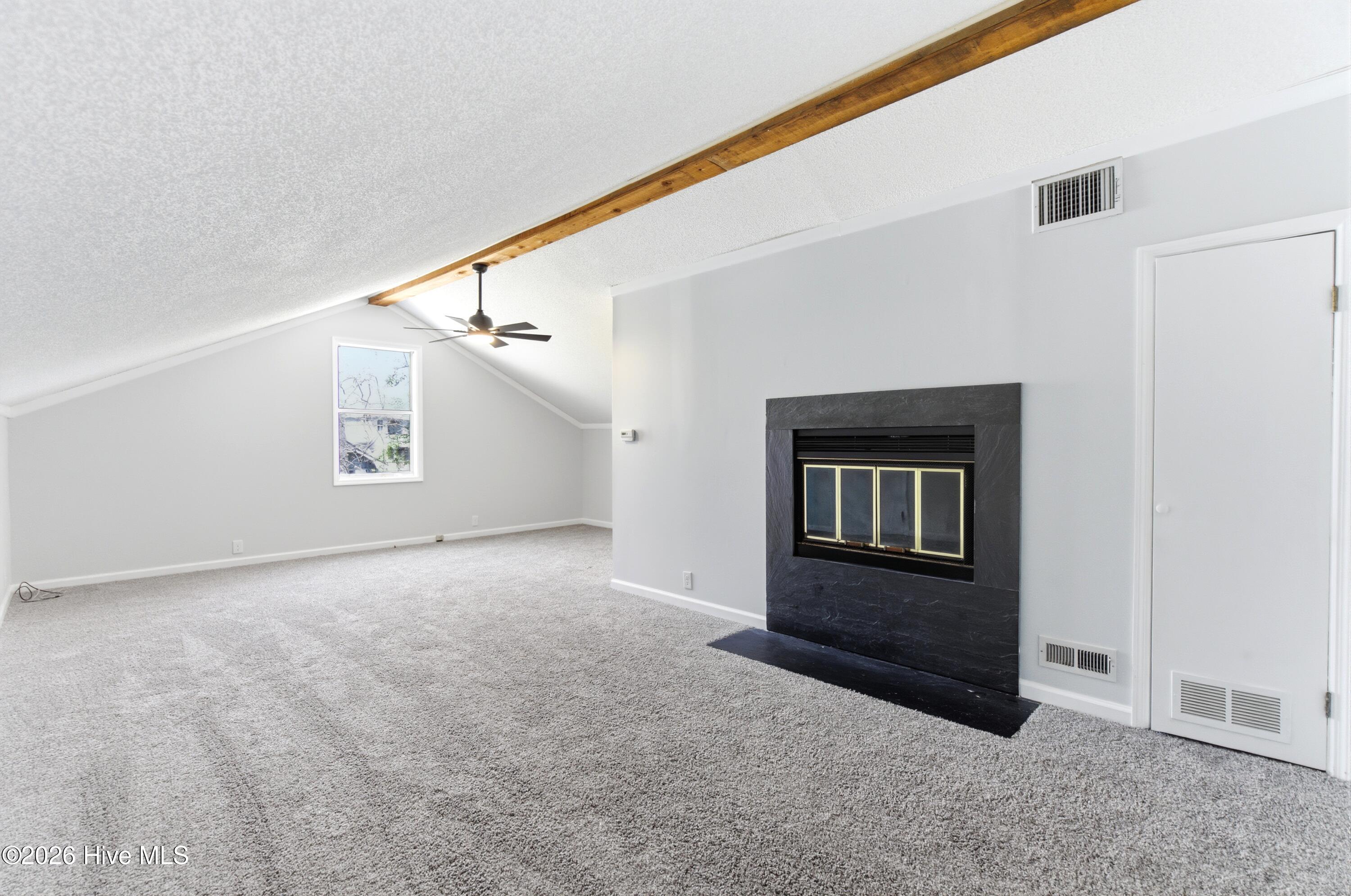 100562679 | Photo 16