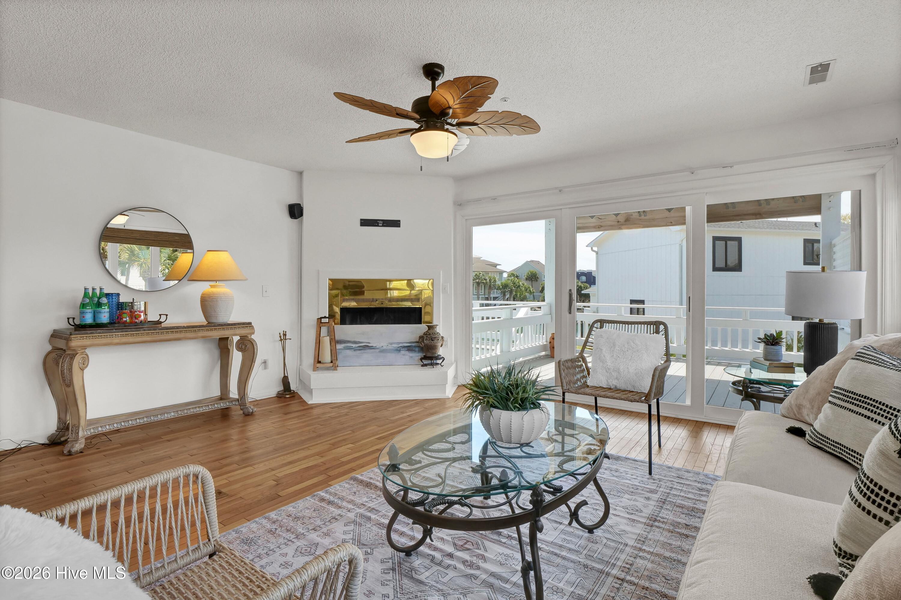 100561645 | Photo 13