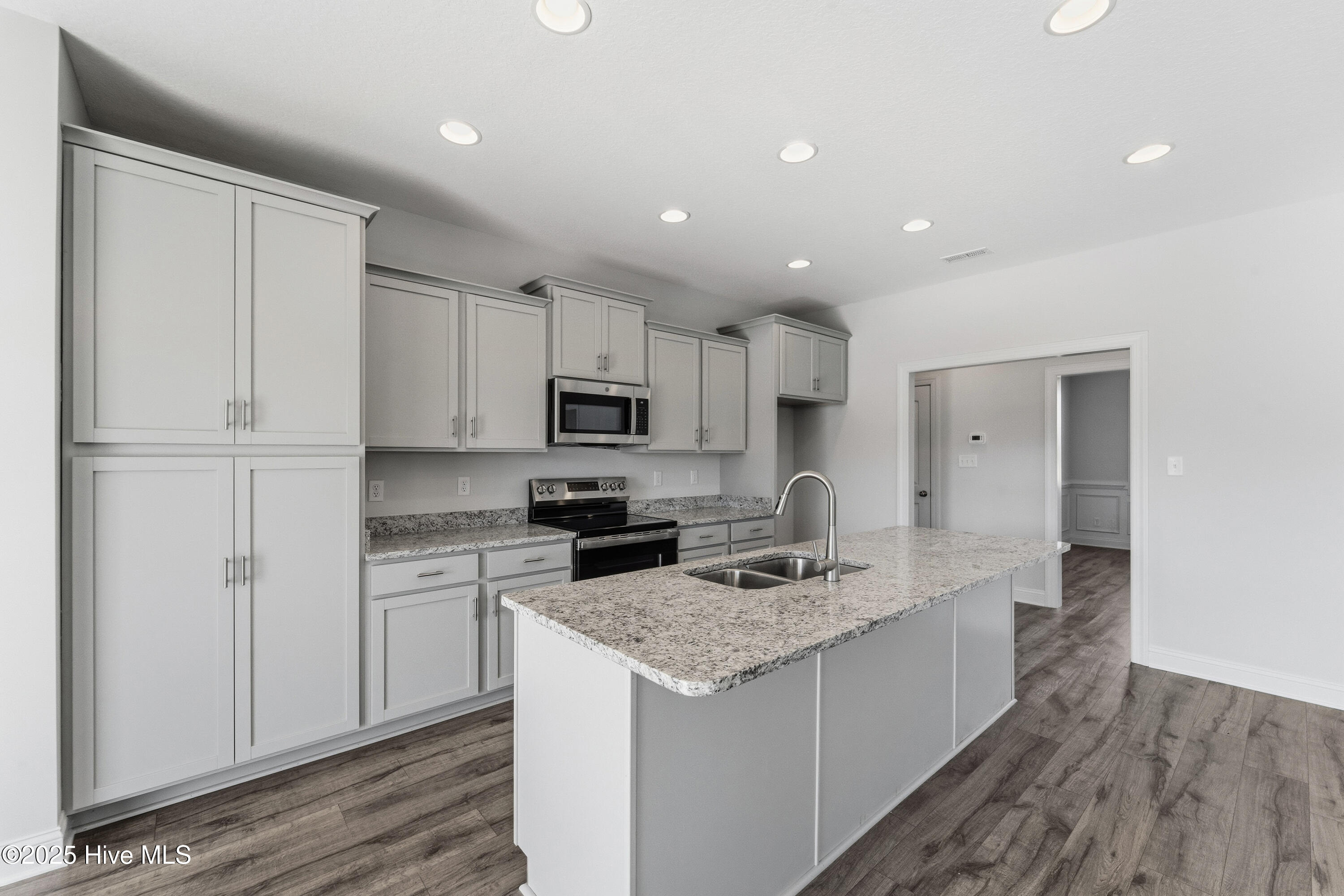 100507195 | Photo 13