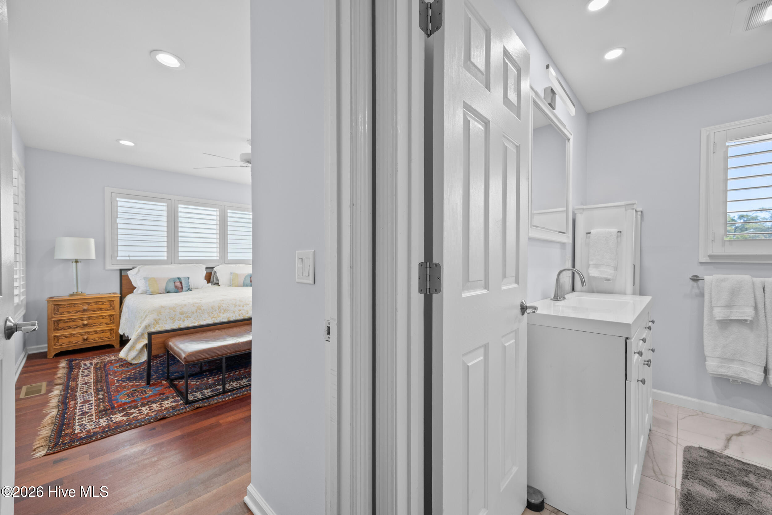 100564811 | Photo 43