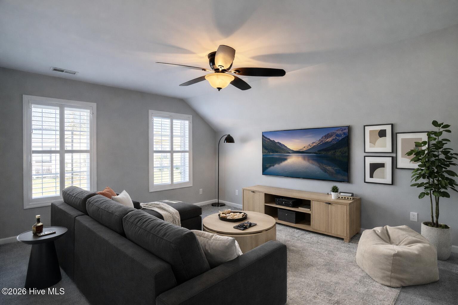 100547389 | Photo 41