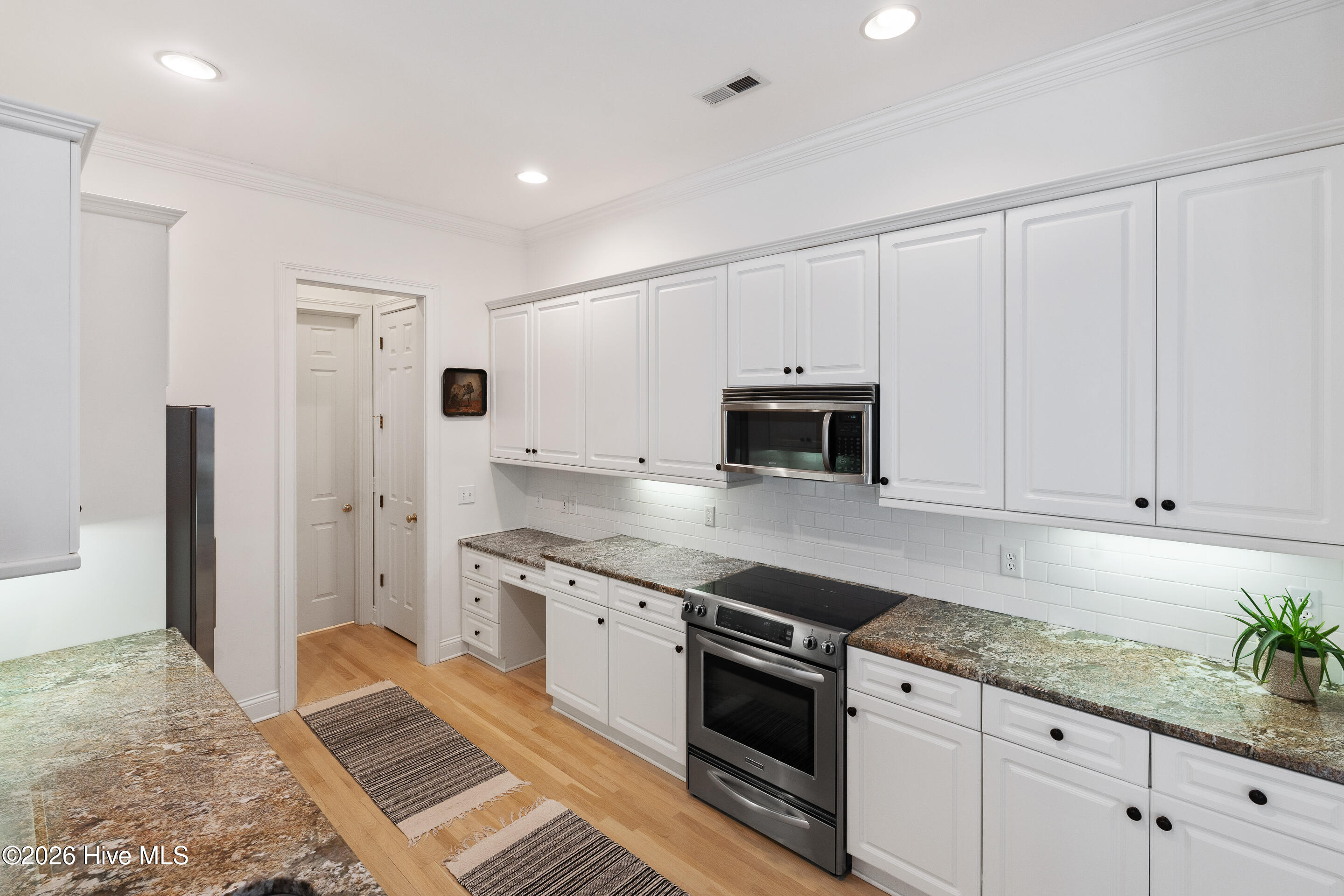 100552027 | Photo 26