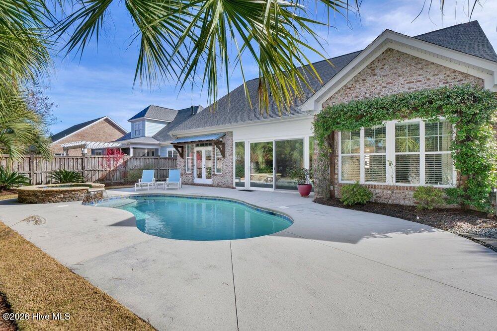 100550576 | Photo 47