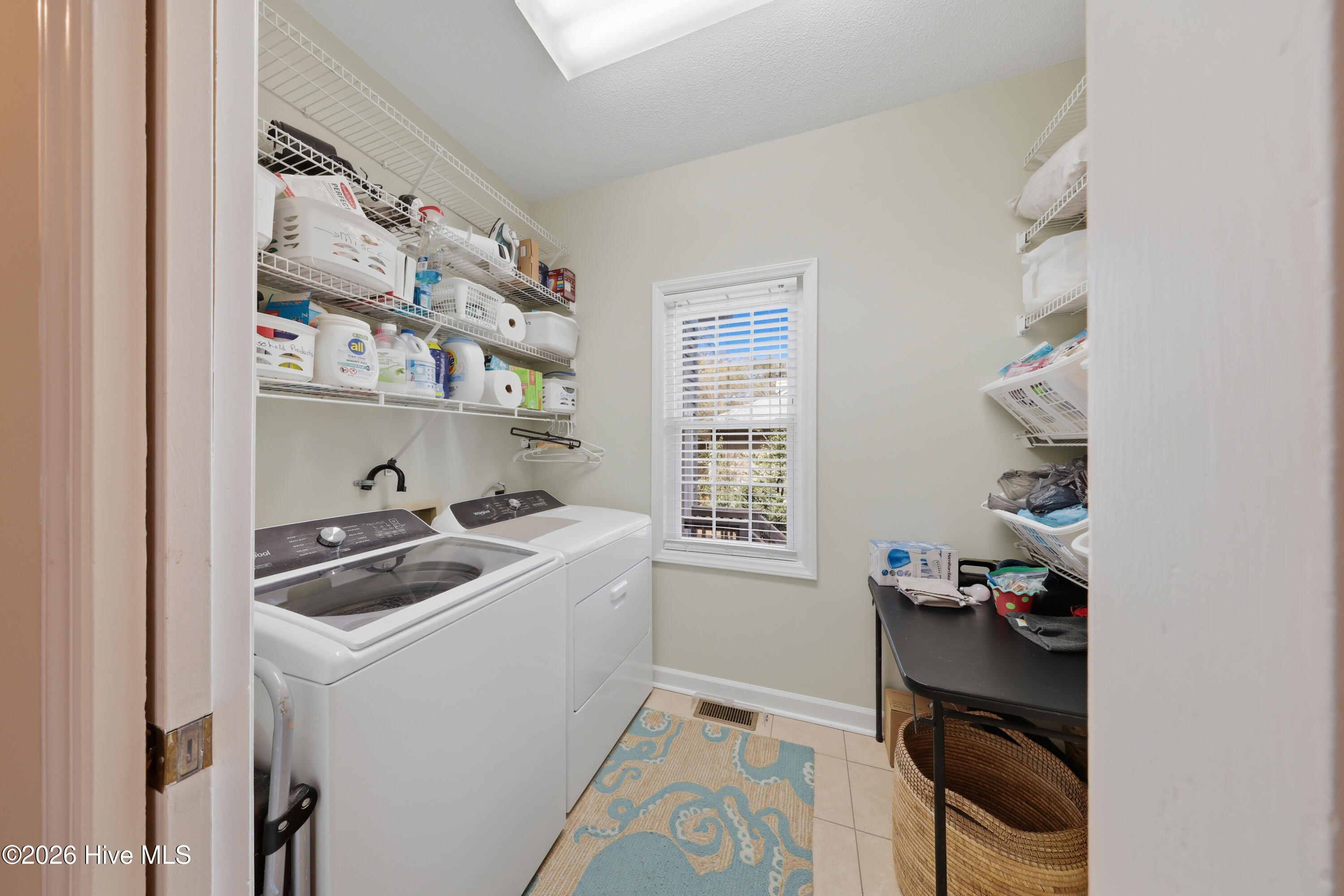 100561627 | Photo 43