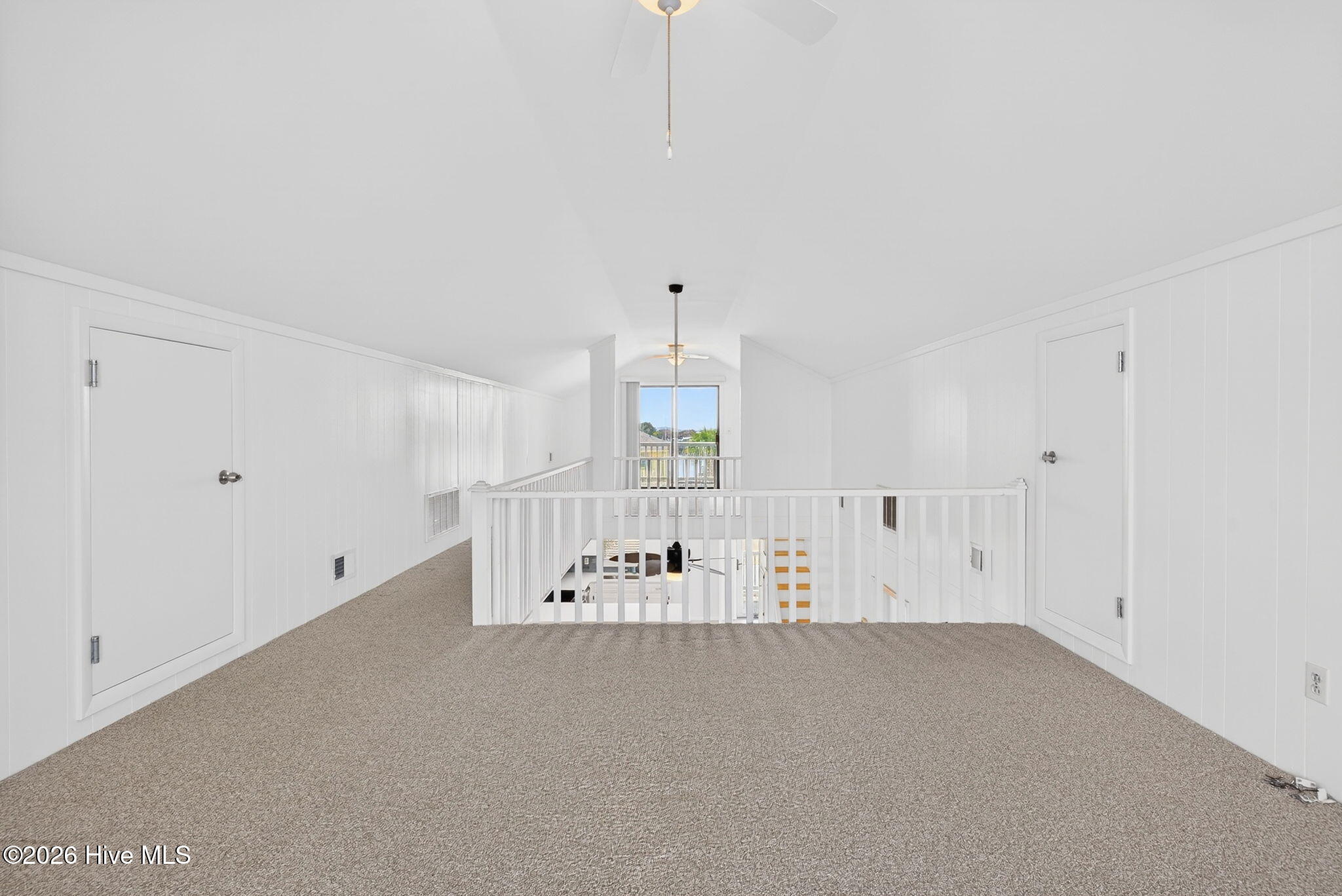 100548293 | Photo 24