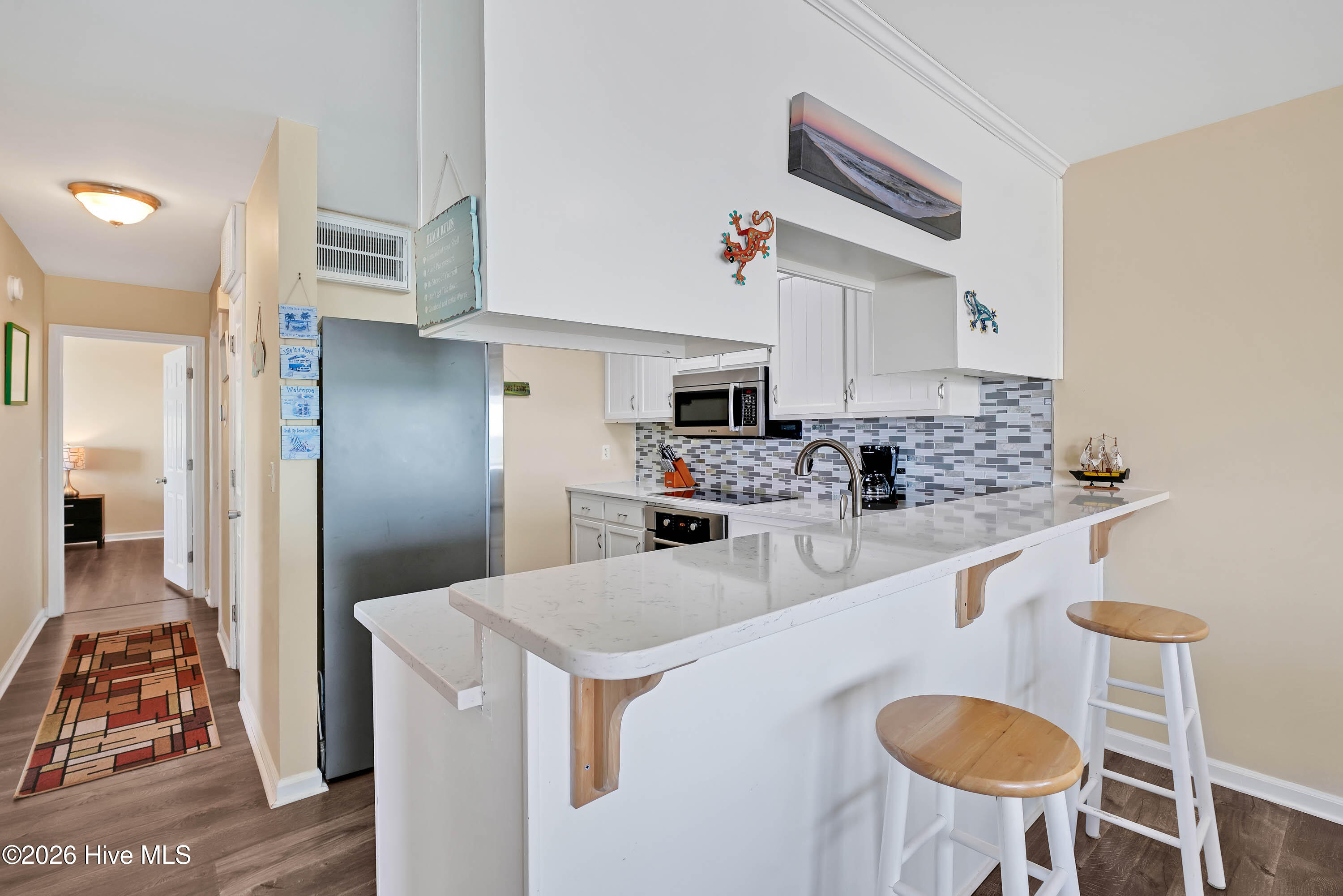 100565852 | Photo 11