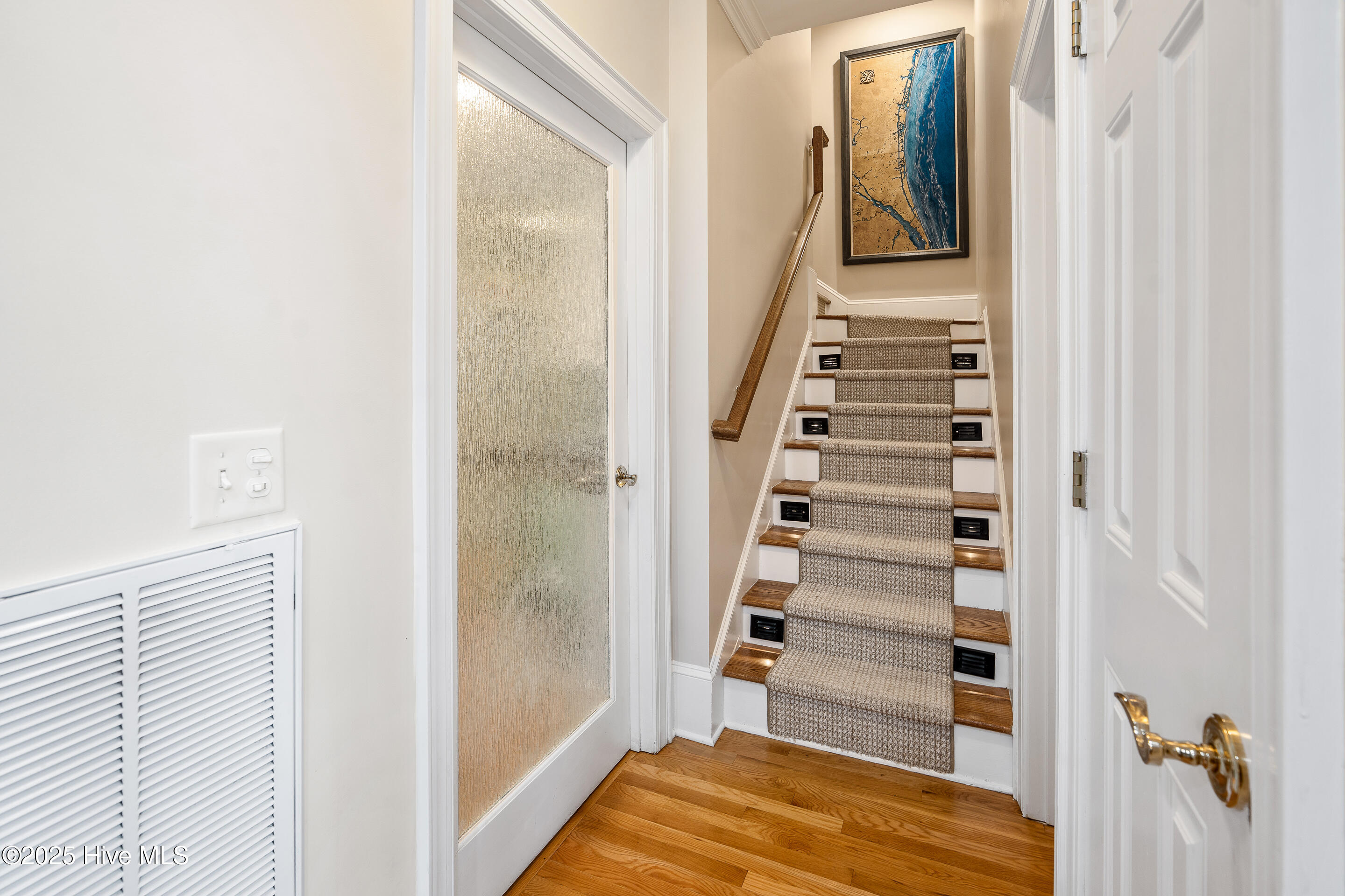 100530857 | Photo 36