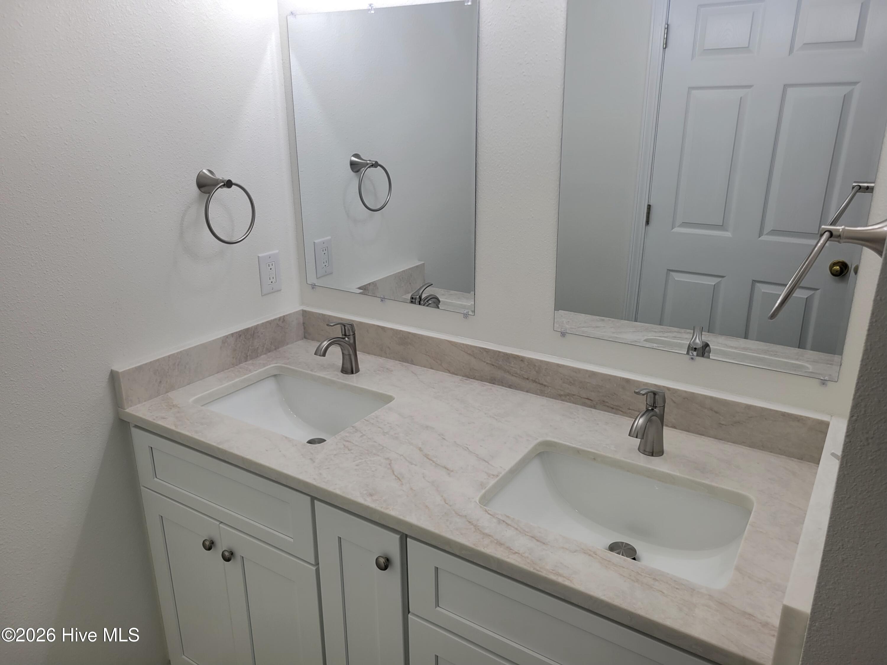 100482568 | Photo 22