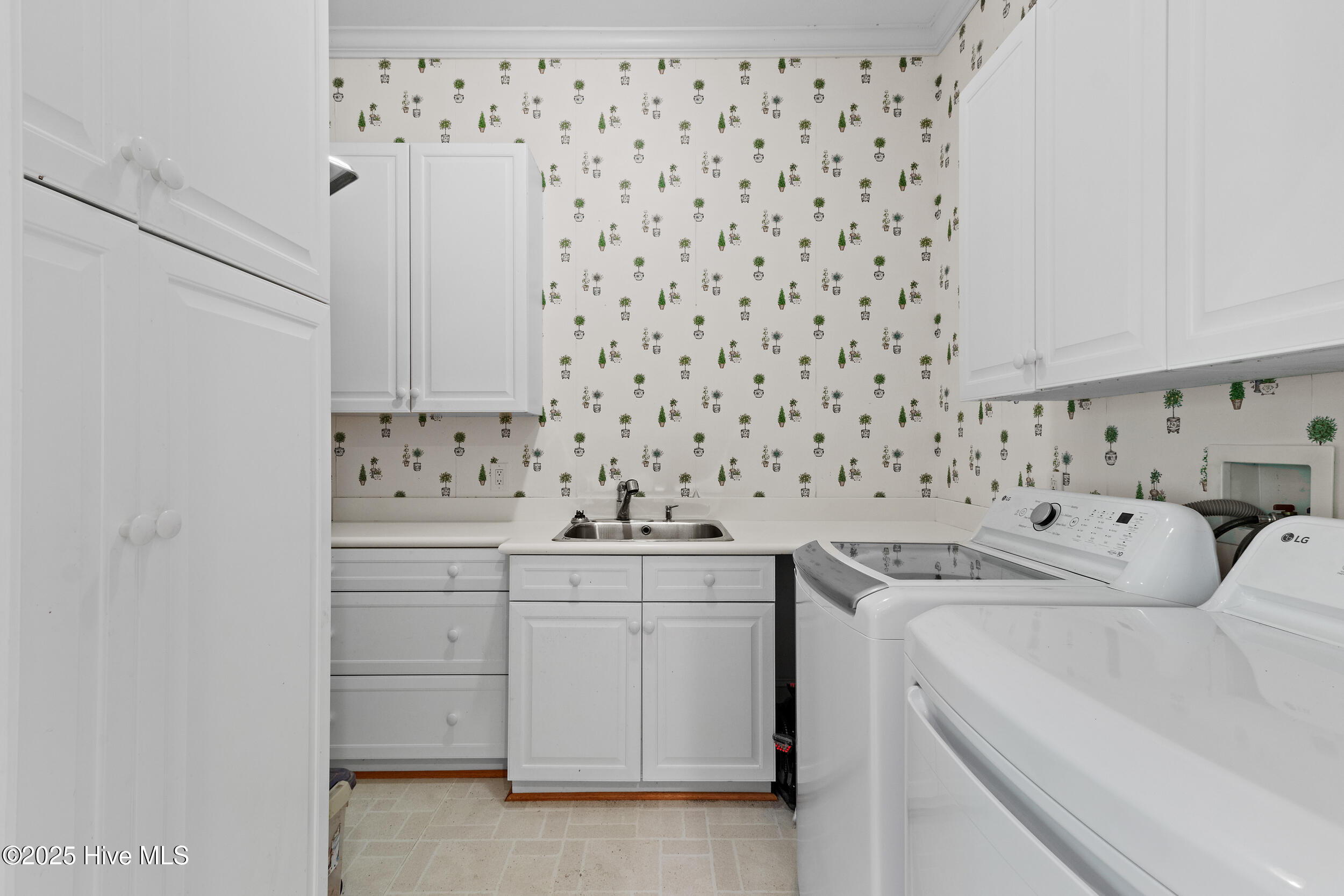 100540222 | Photo 33