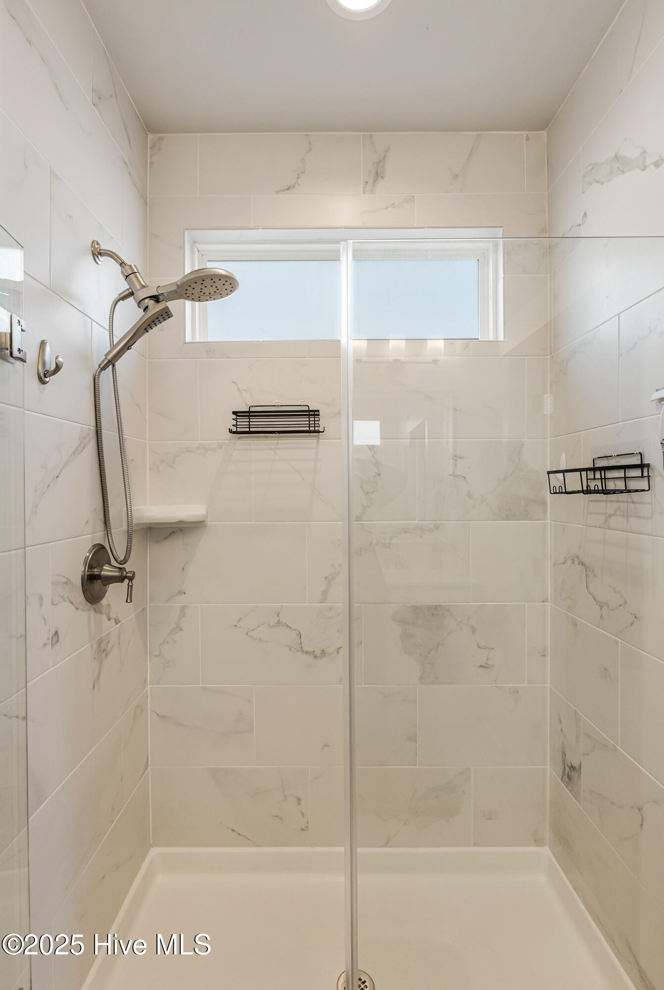 100553825 | Photo 23