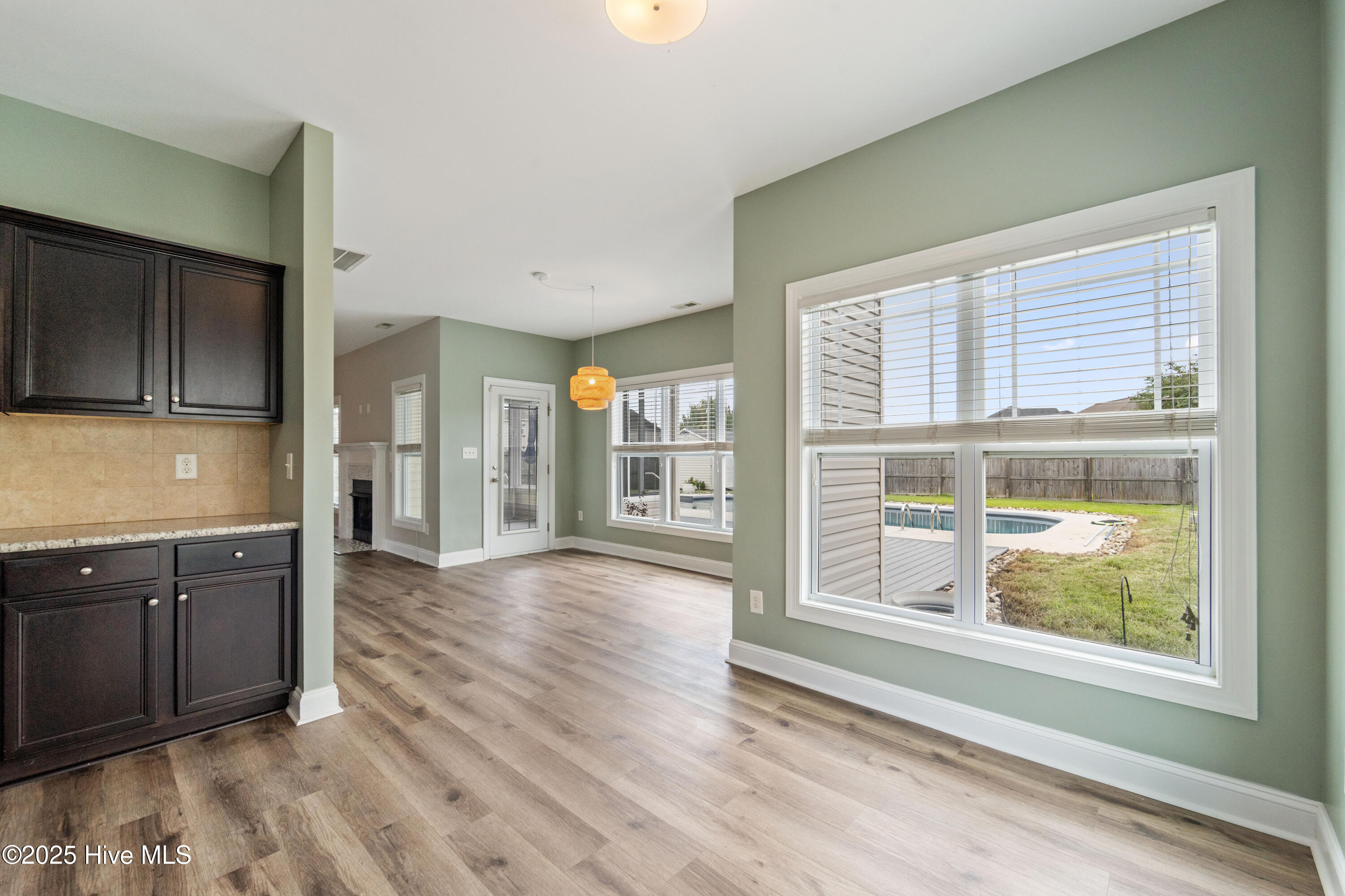 100525842 | Photo 31