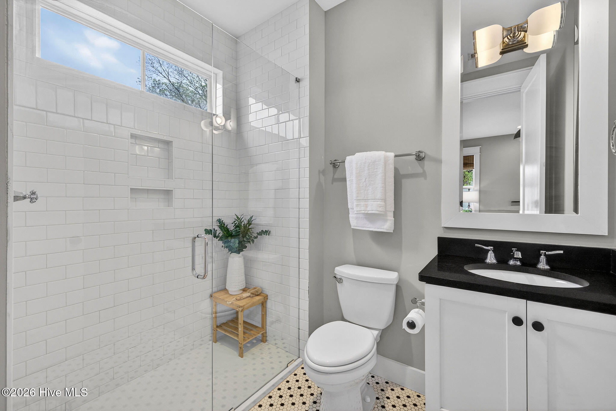 100564836 | Photo 16