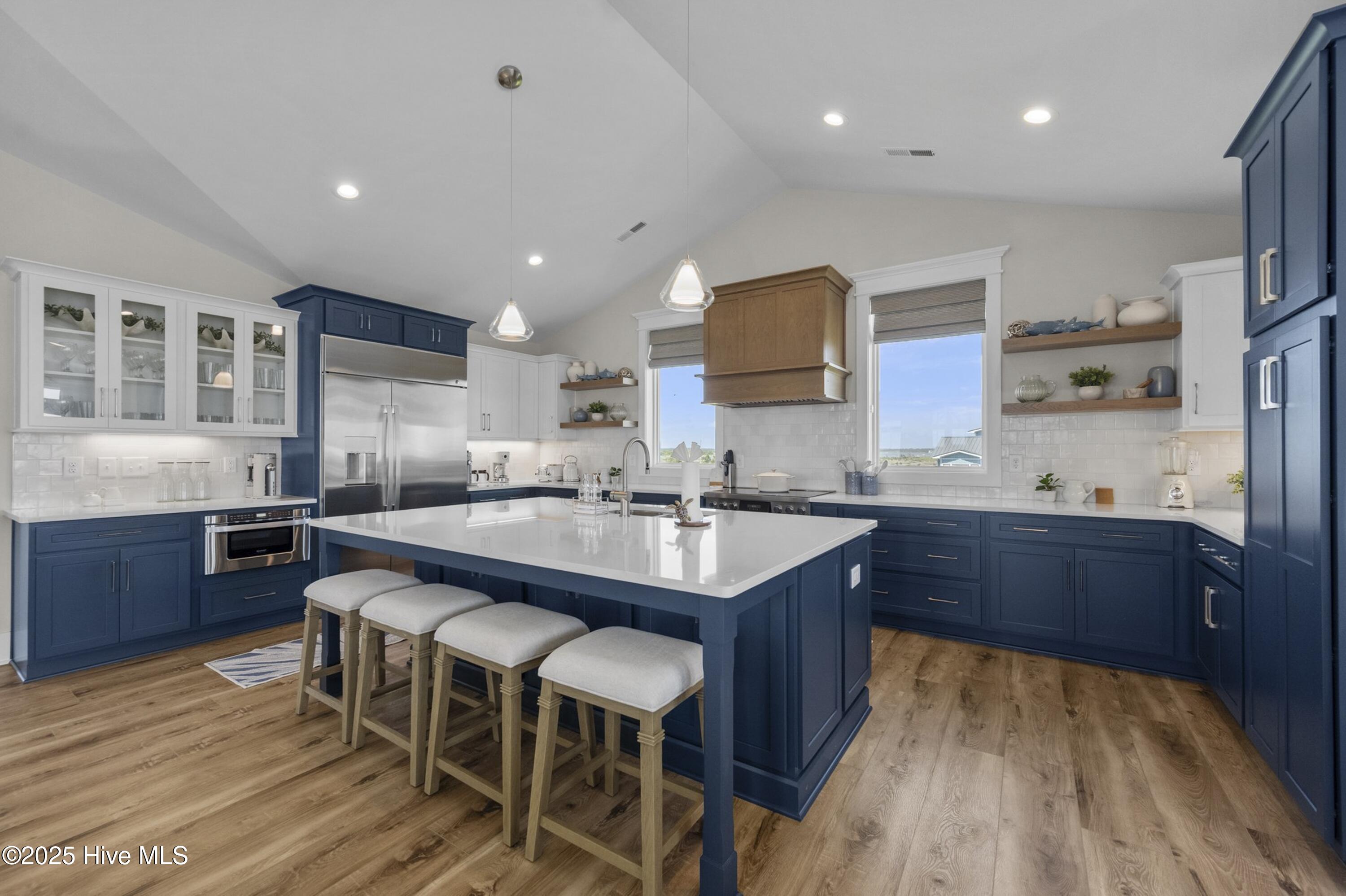 100510701 | Photo 18