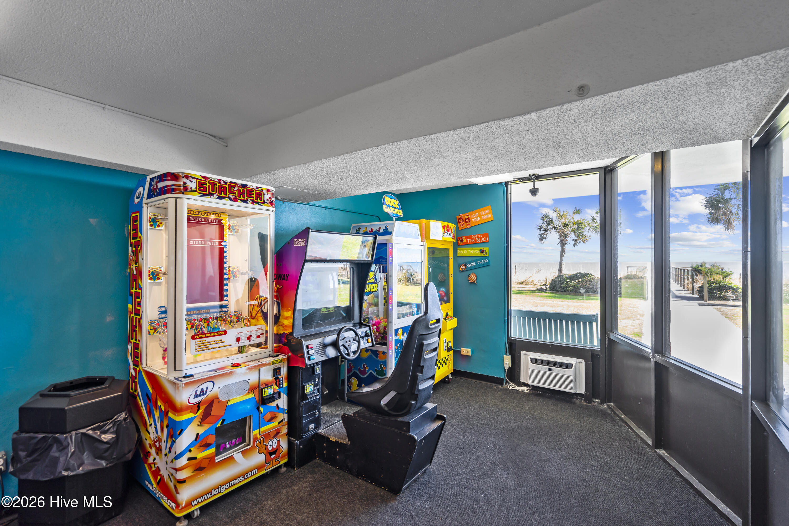 100565649 | Photo 51