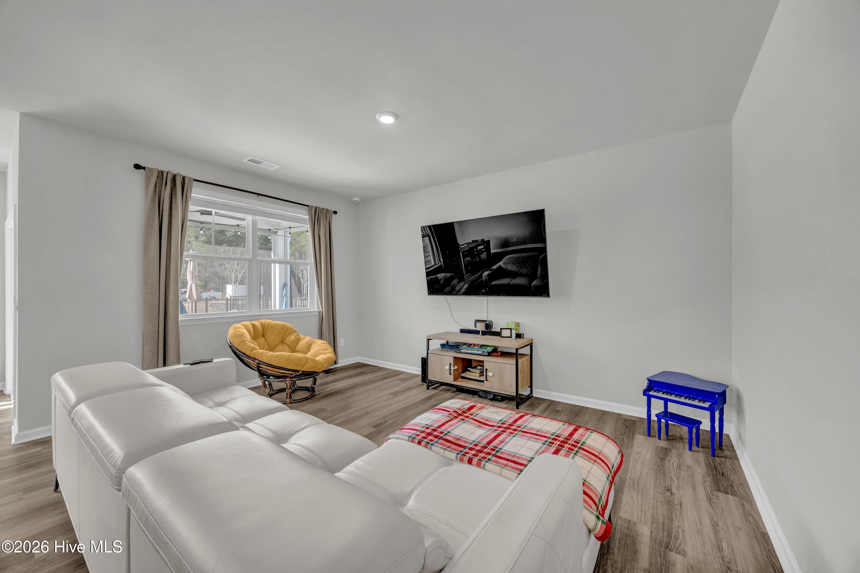 100548554 | Photo 16