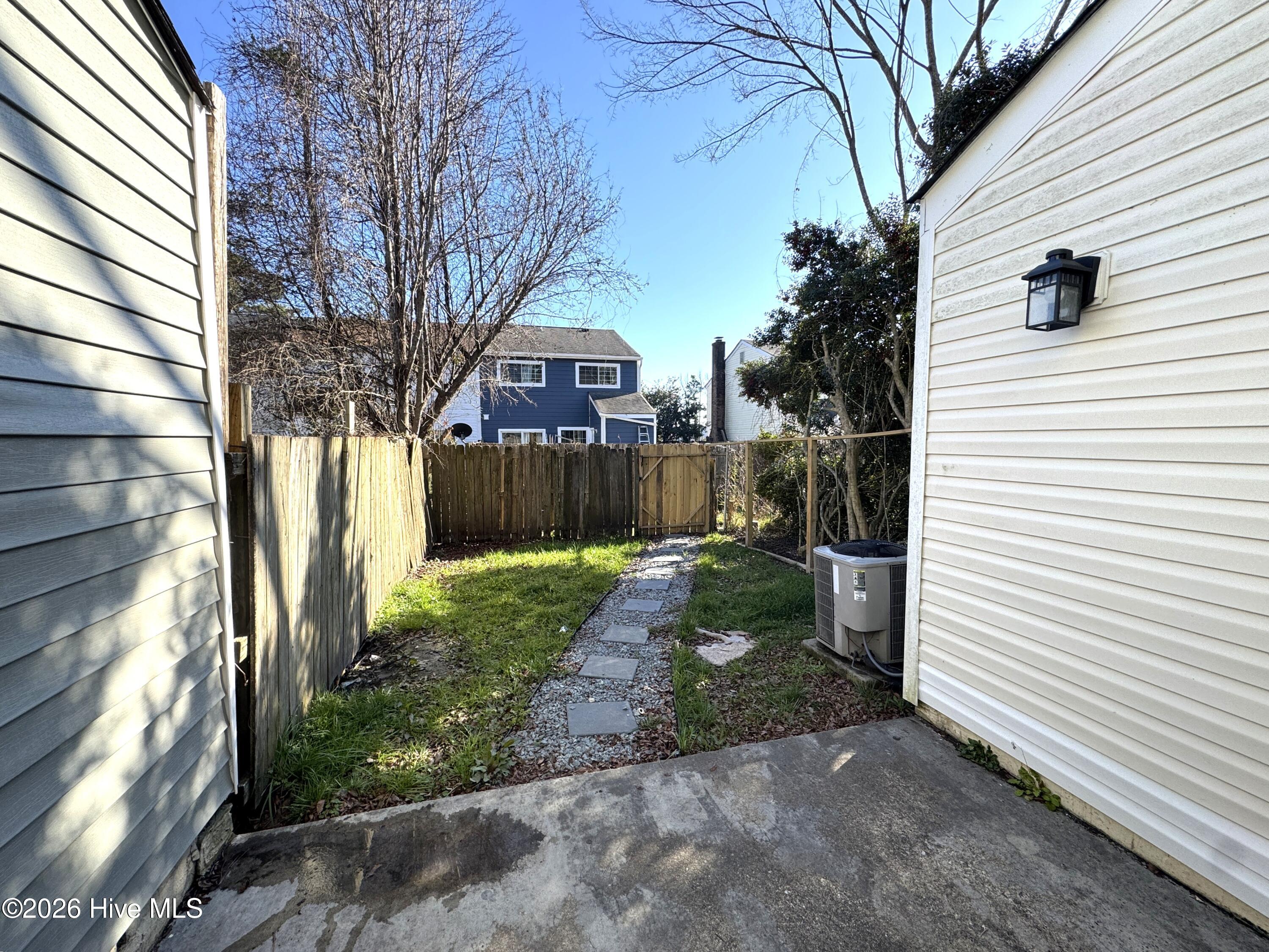 100551789 | Photo 16