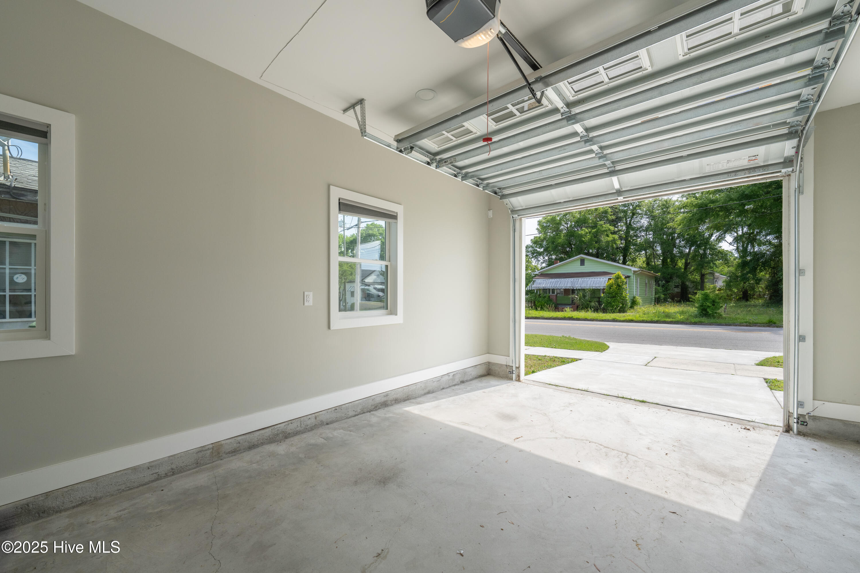 100550898 | Photo 21