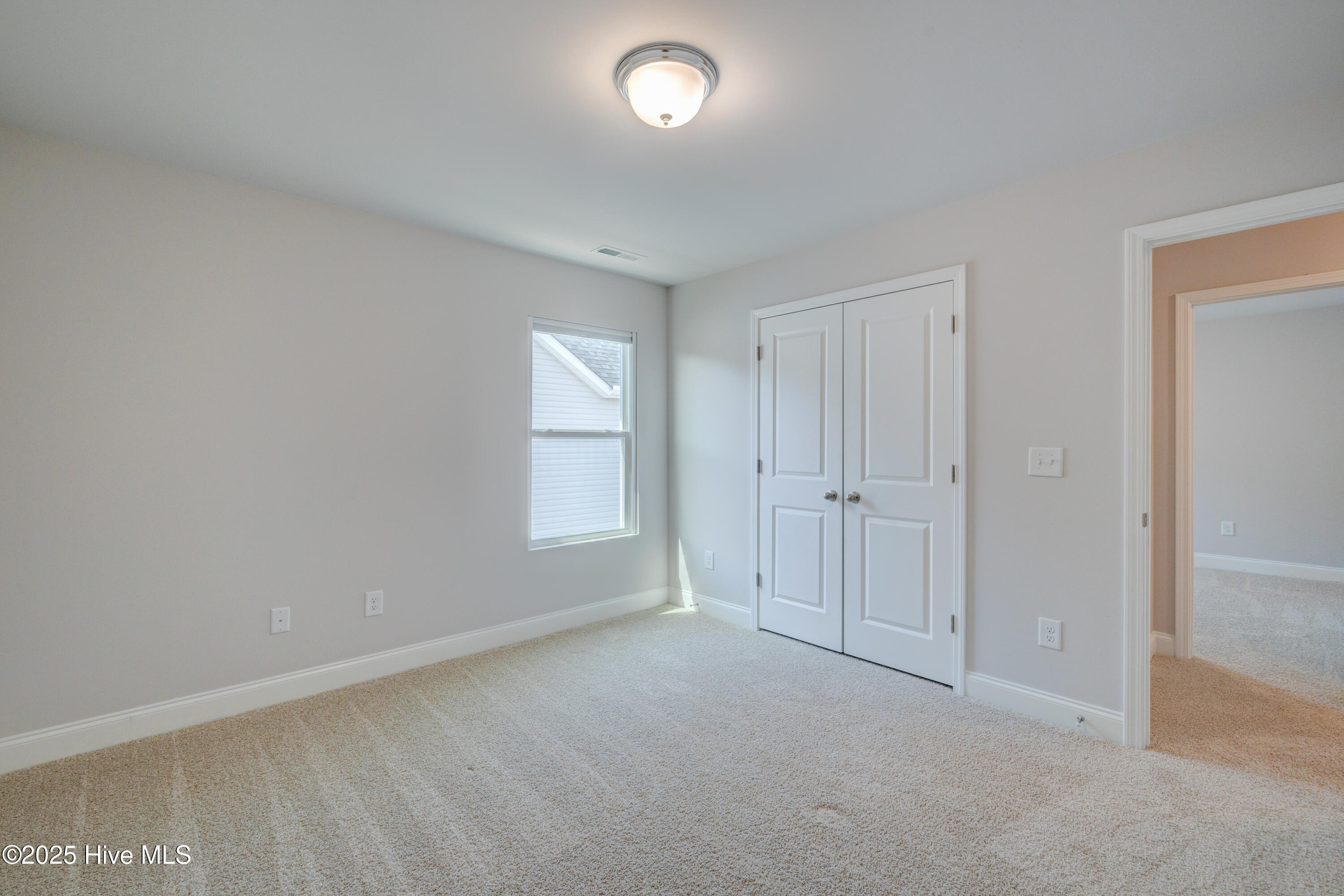 100491210 | Photo 19