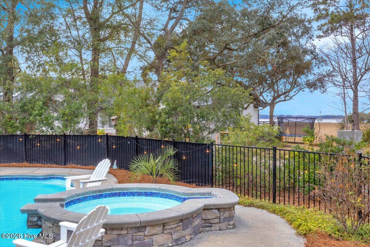 100552702 | Photo 51