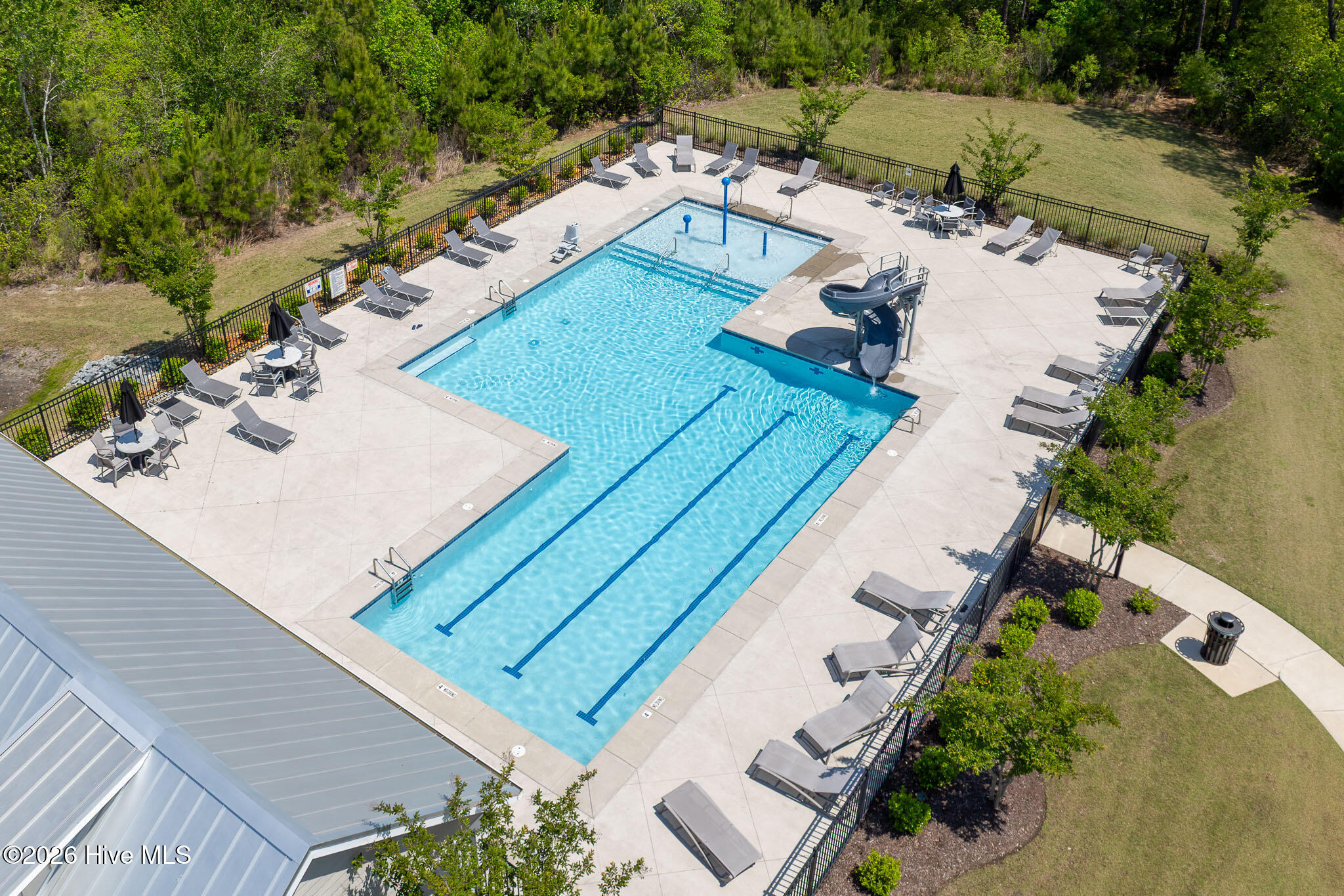 100569599 | Photo 40