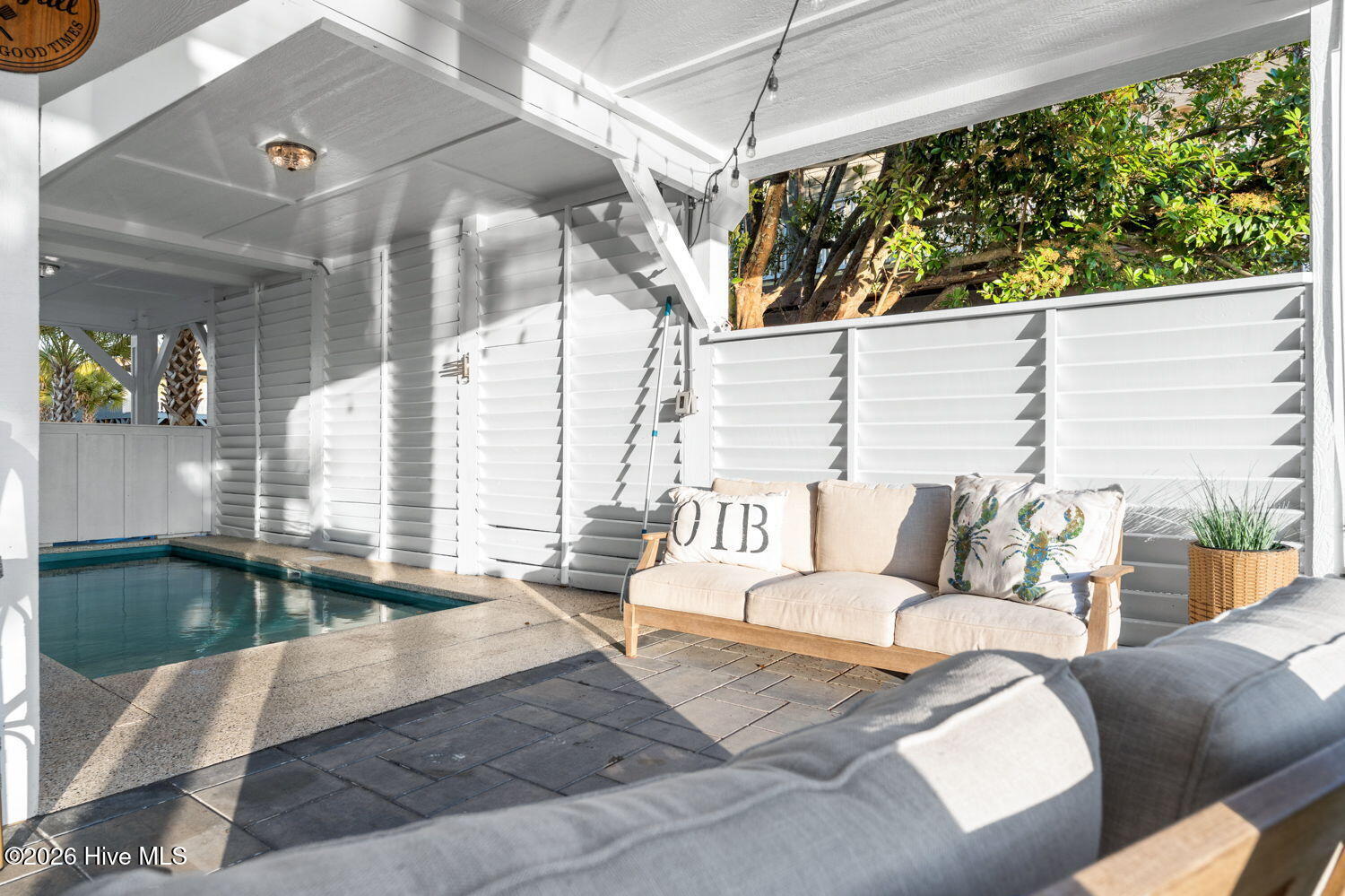 100569670 | Photo 38