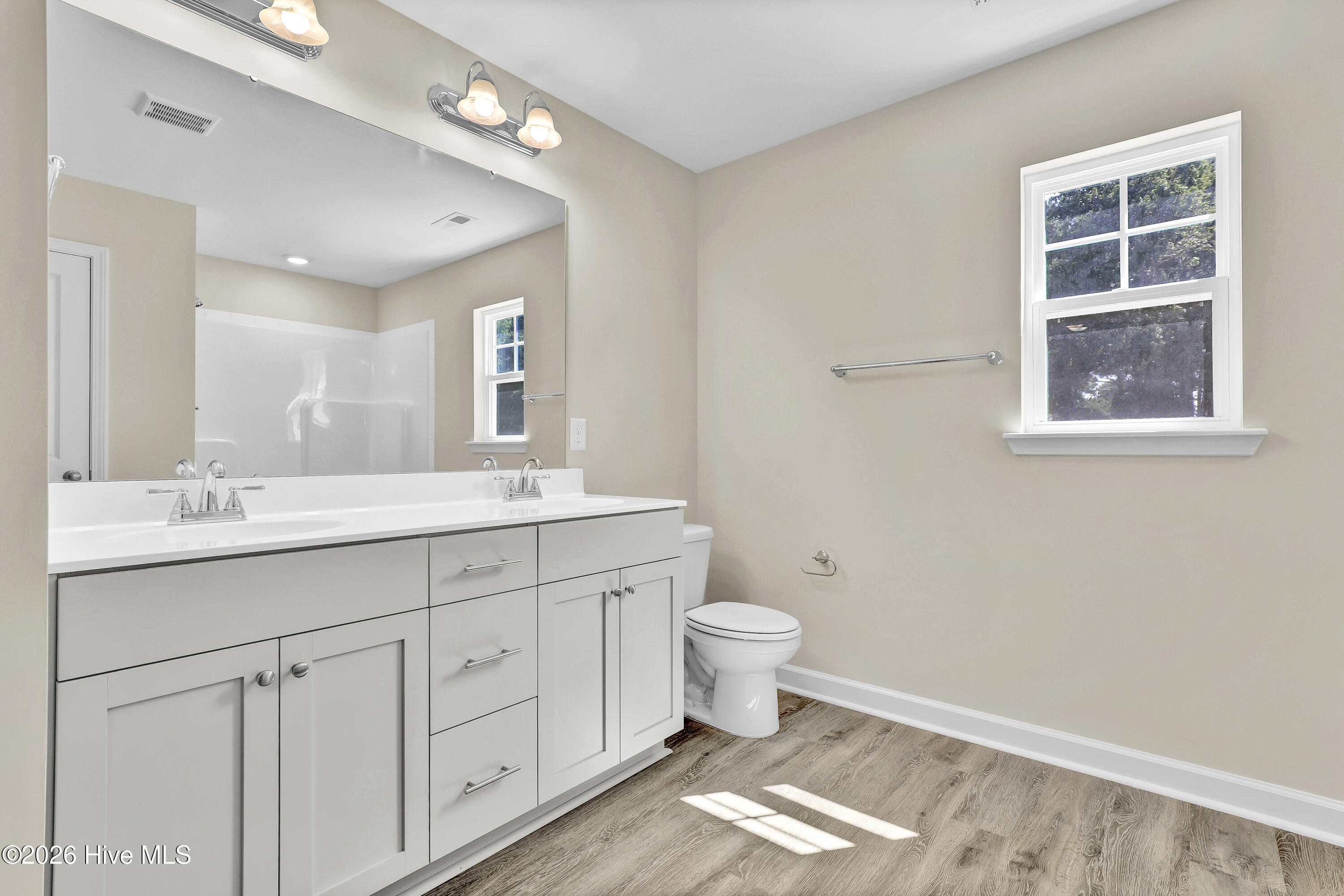 100547745 | Photo 23