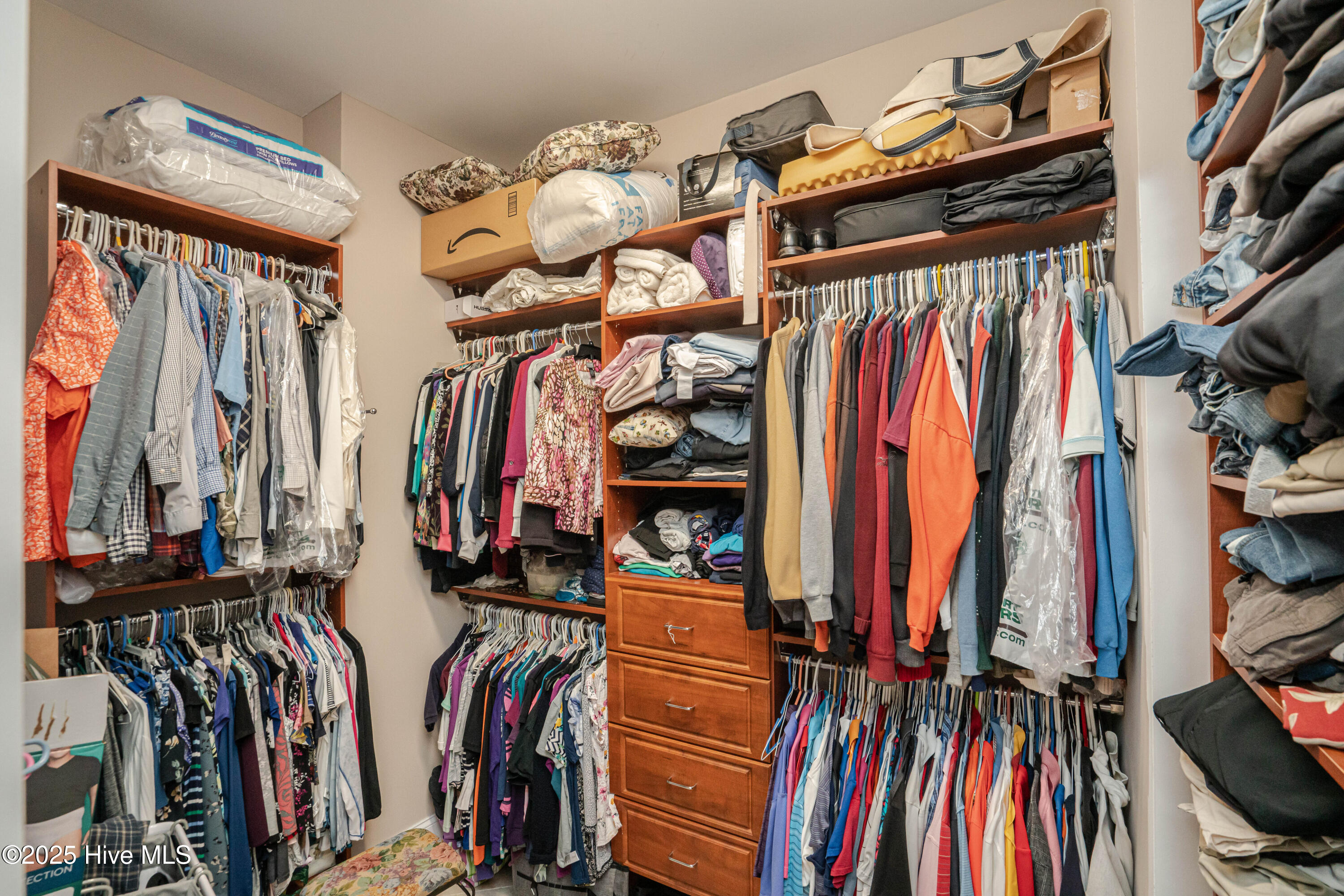 100549675 | Photo 22