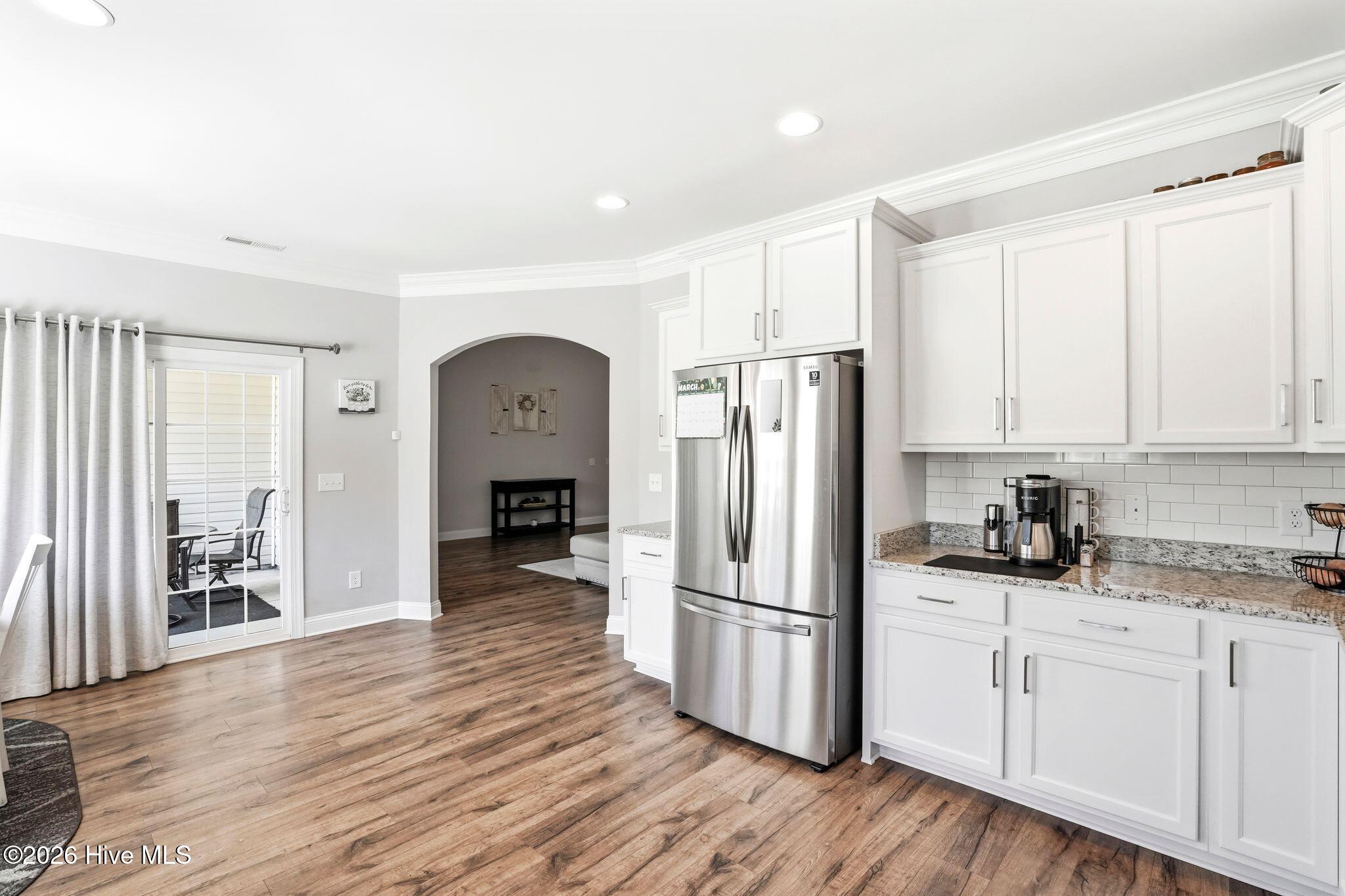 100563818 | Photo 23